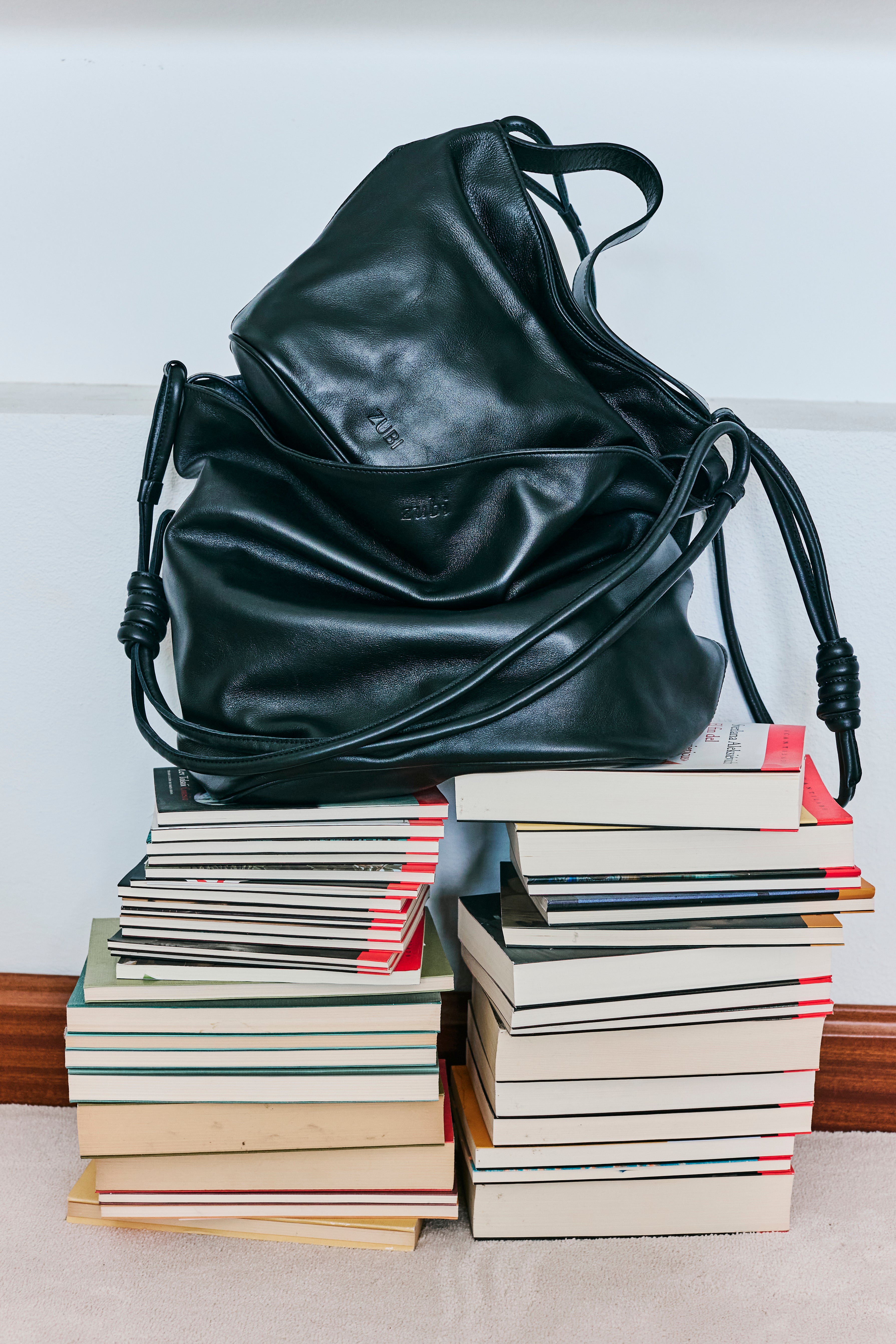 Bucket Bag M Black