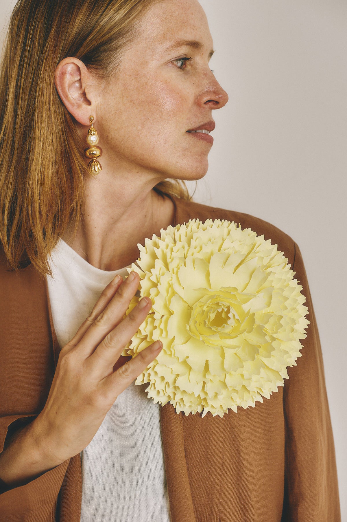 Broche Clavel Amarillo