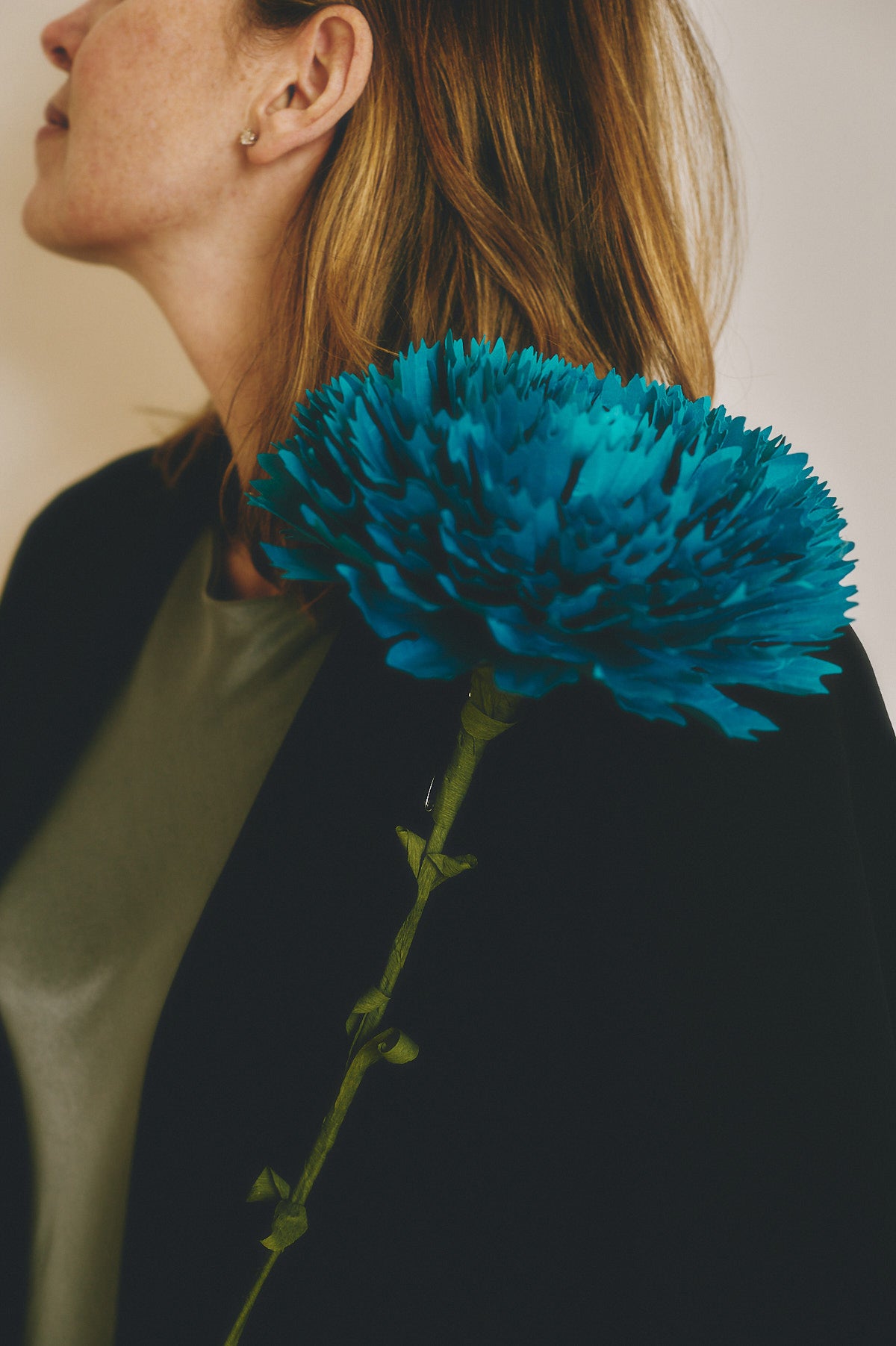 Broche Clavel Azul con tallo