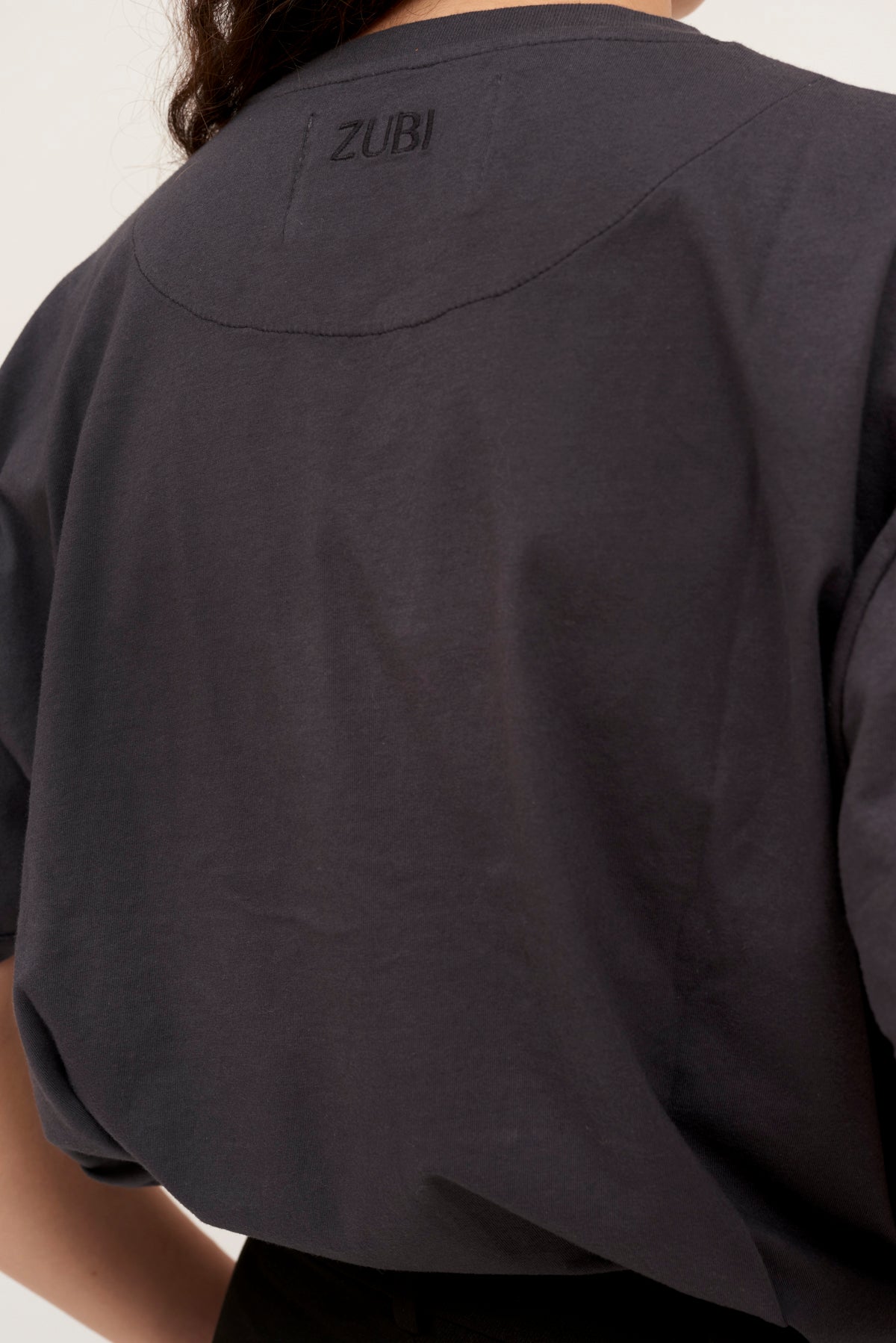 CAMISETA TERESA GRIS
