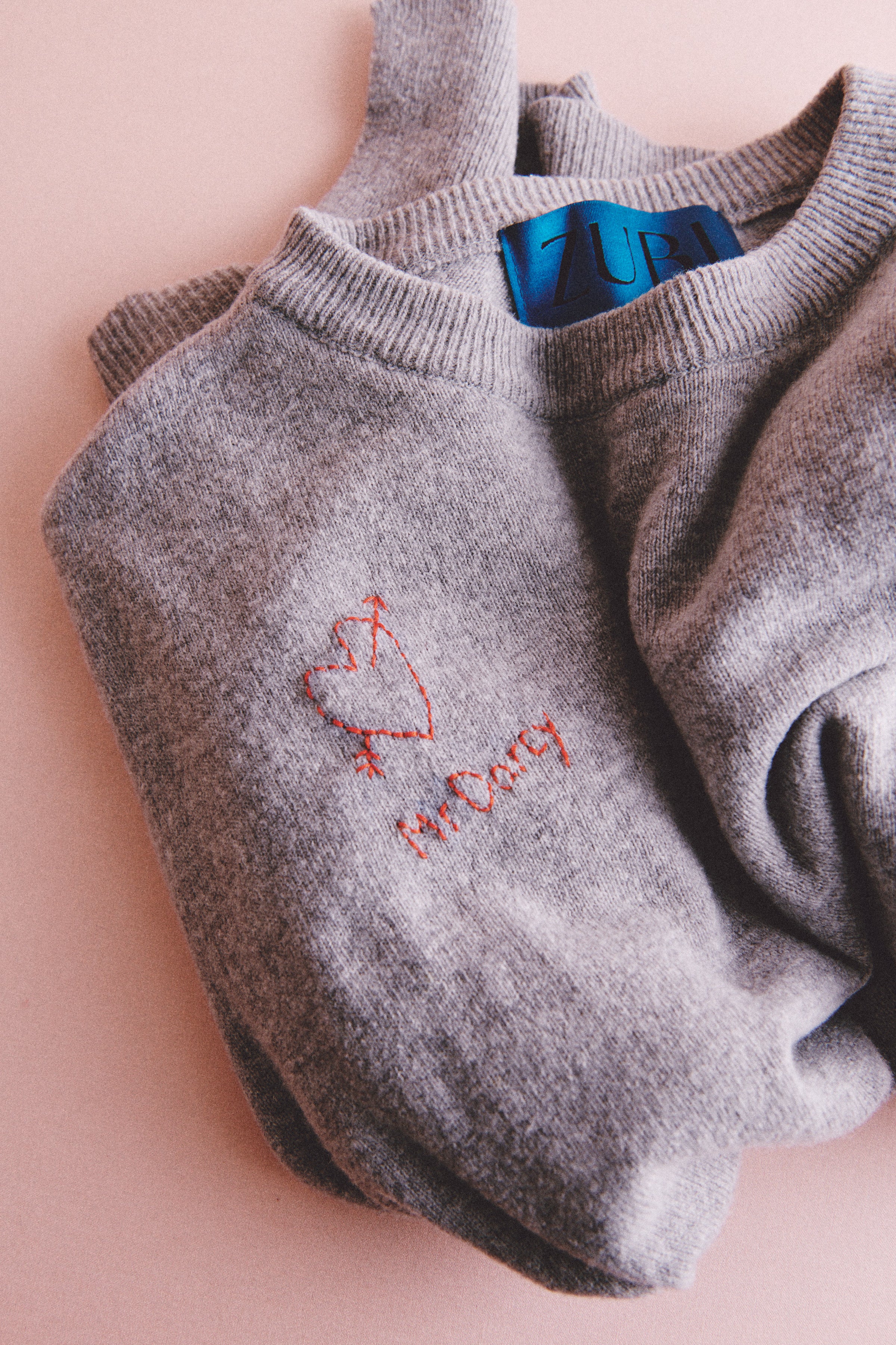 JERSEY PISCO GRIS BORDADO Mr. Darcy