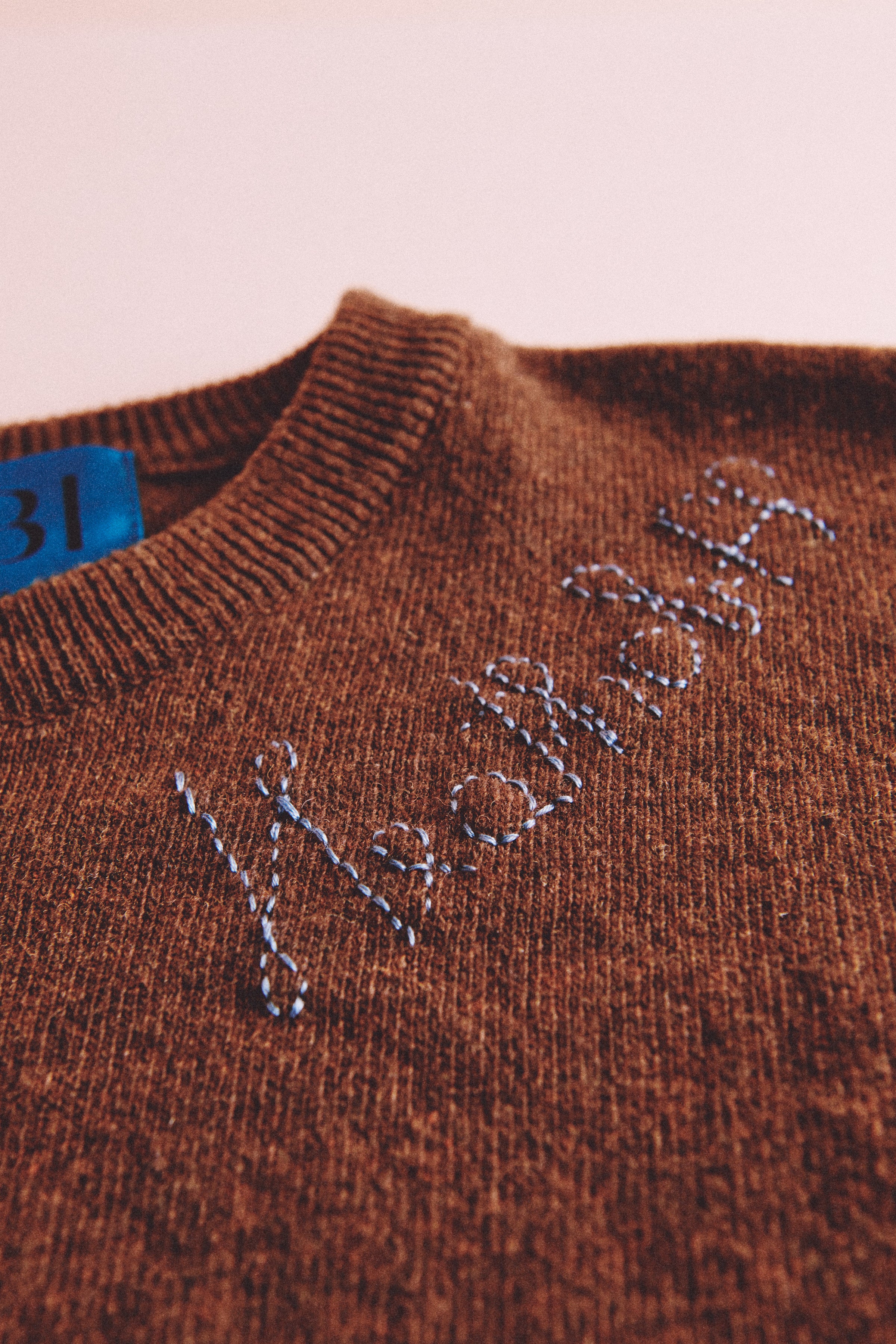 JERSEY PISCO CHOCOLATE BORDADO Mr. Heathcliff