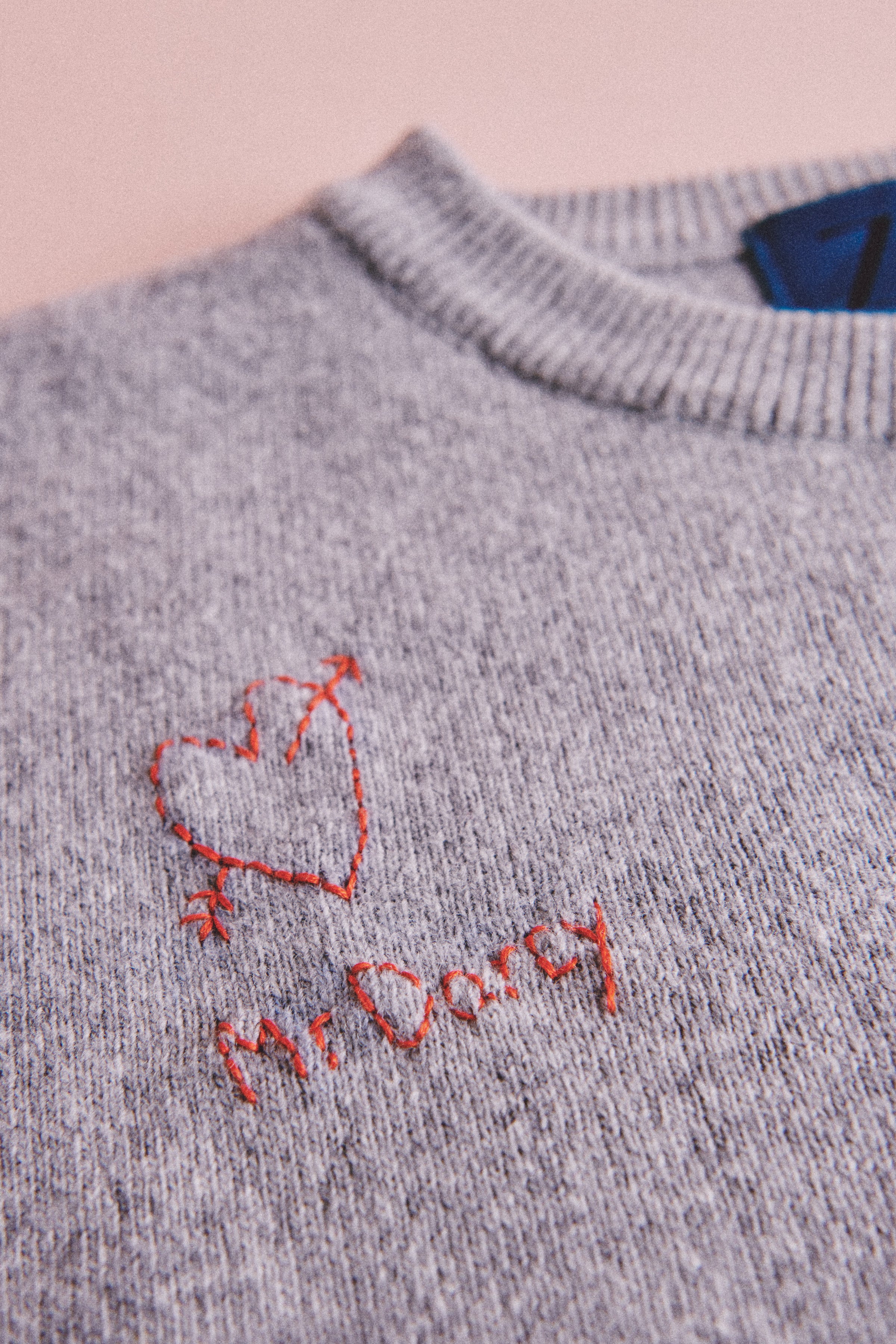 JERSEY PISCO GRIS BORDADO Mr. Darcy