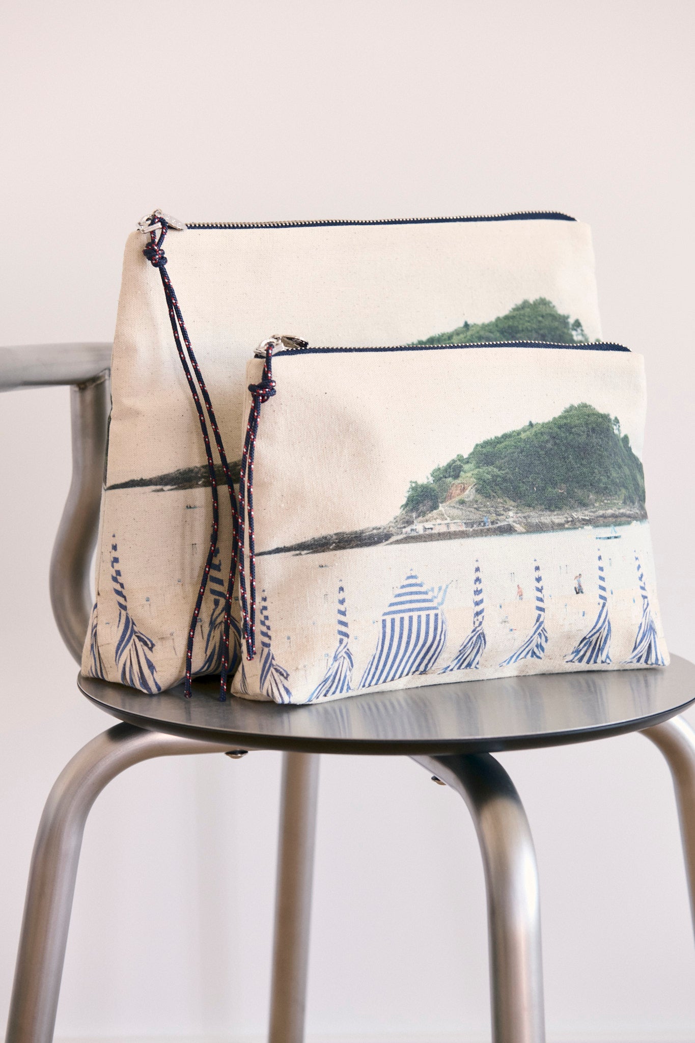 pouch y midi playa san sebastian