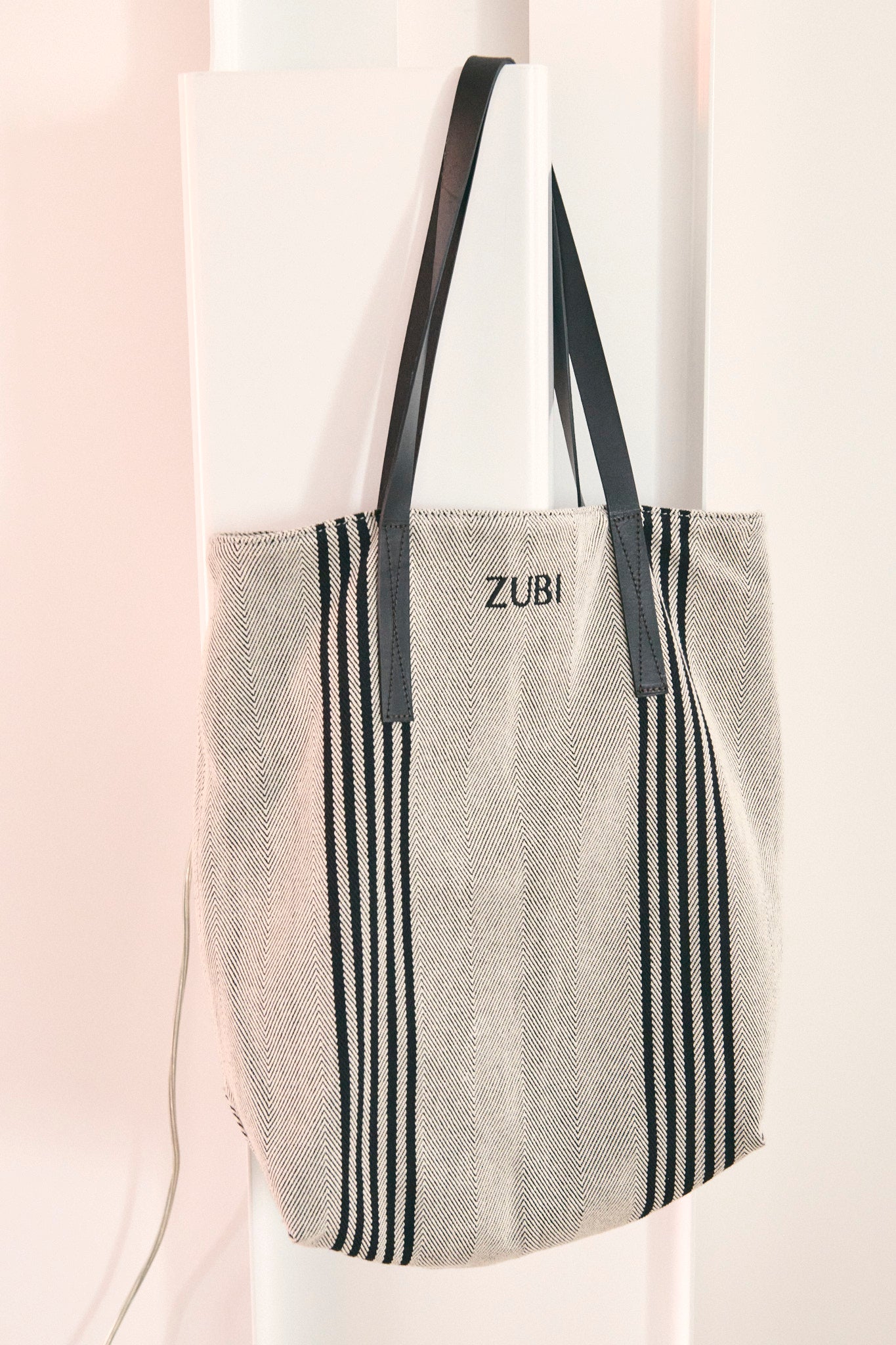 TOTE RAYAS BLANCO Y NEGRO