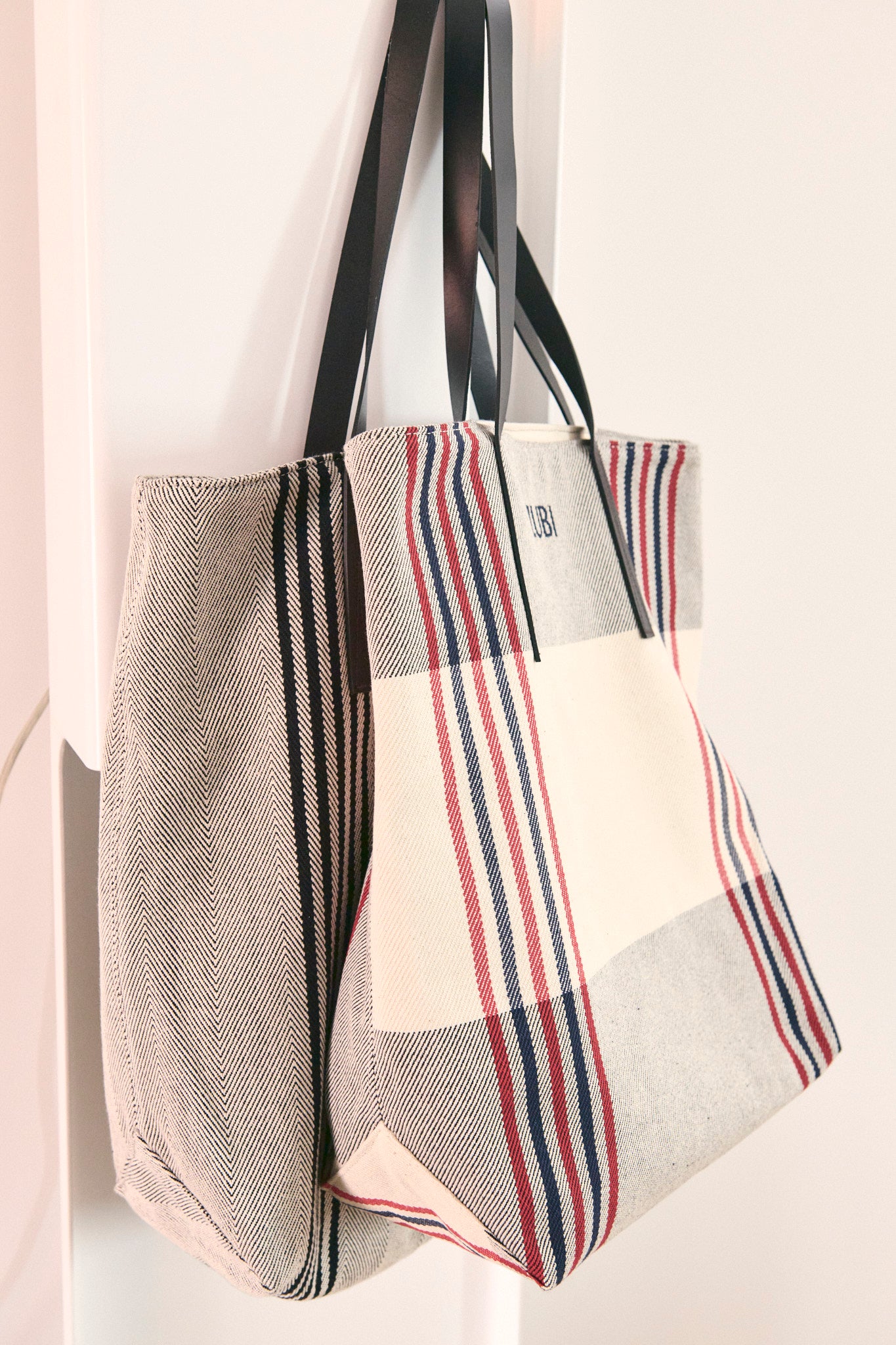 TOTE RAYAS BLANCO Y NEGRO