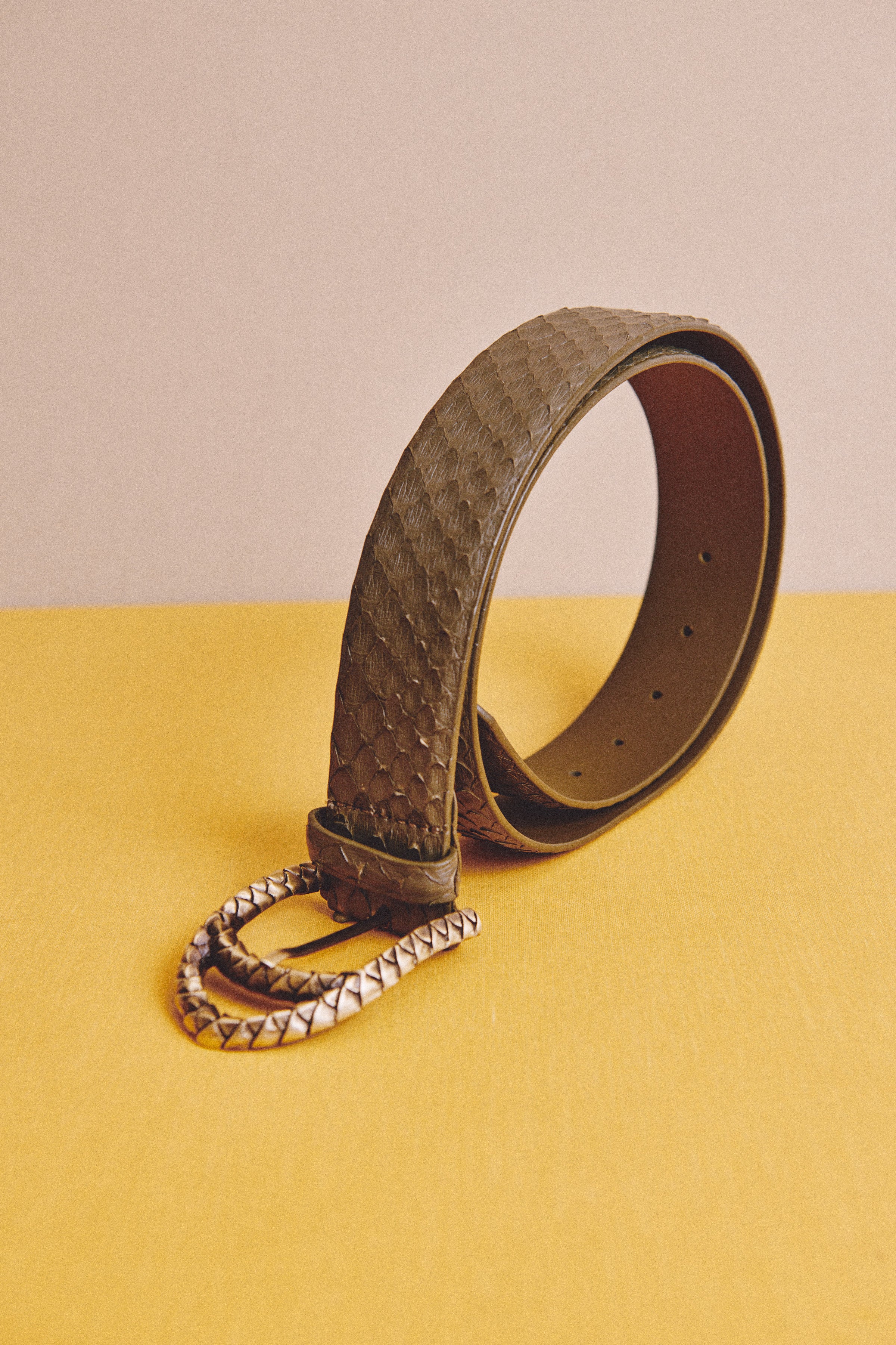 cinturón khaki de ZUBI