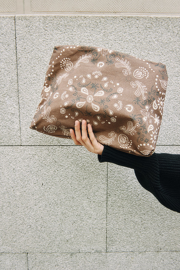 POUCH BANDANA MARRÓN