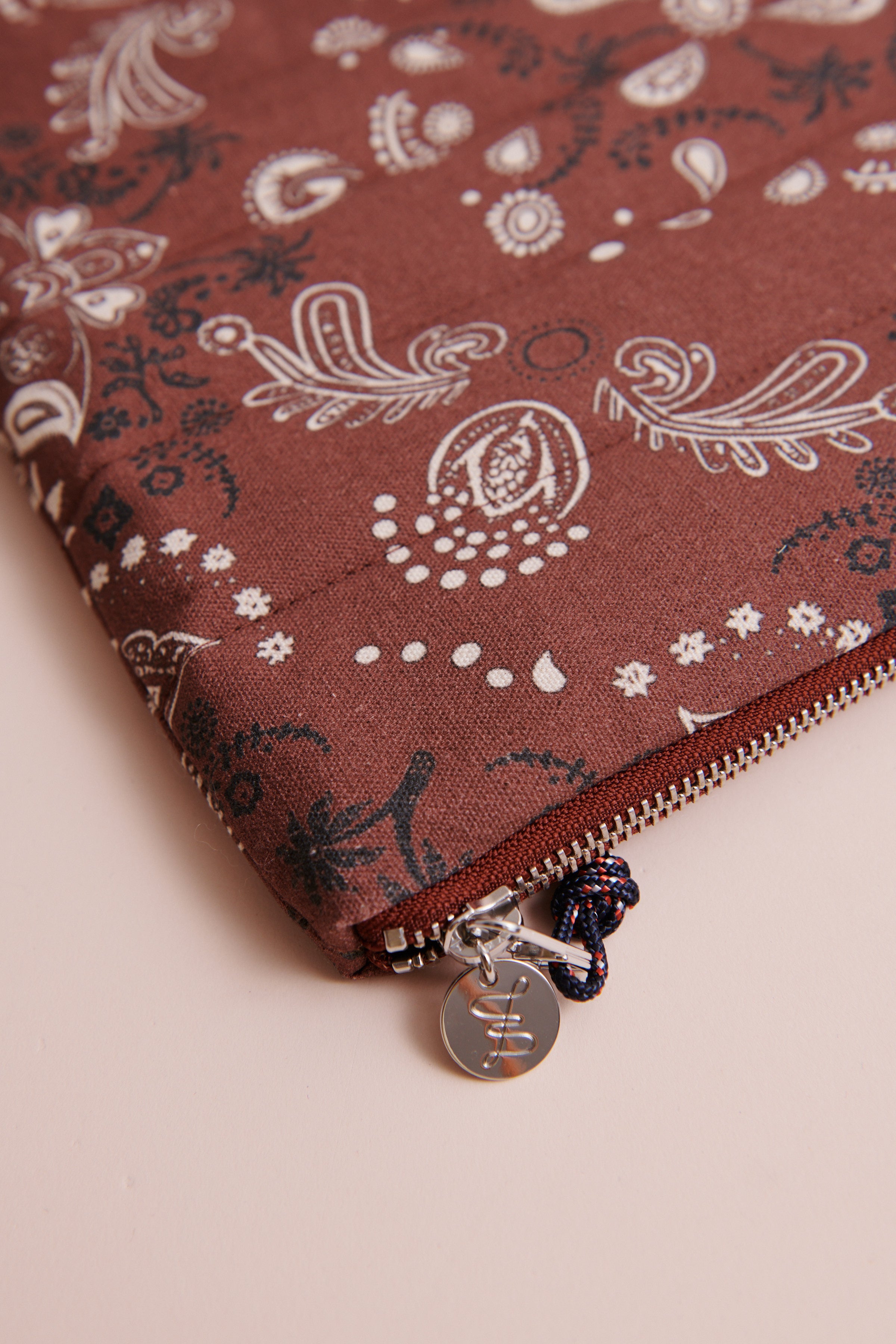 PADDED BANDANA GRANATE