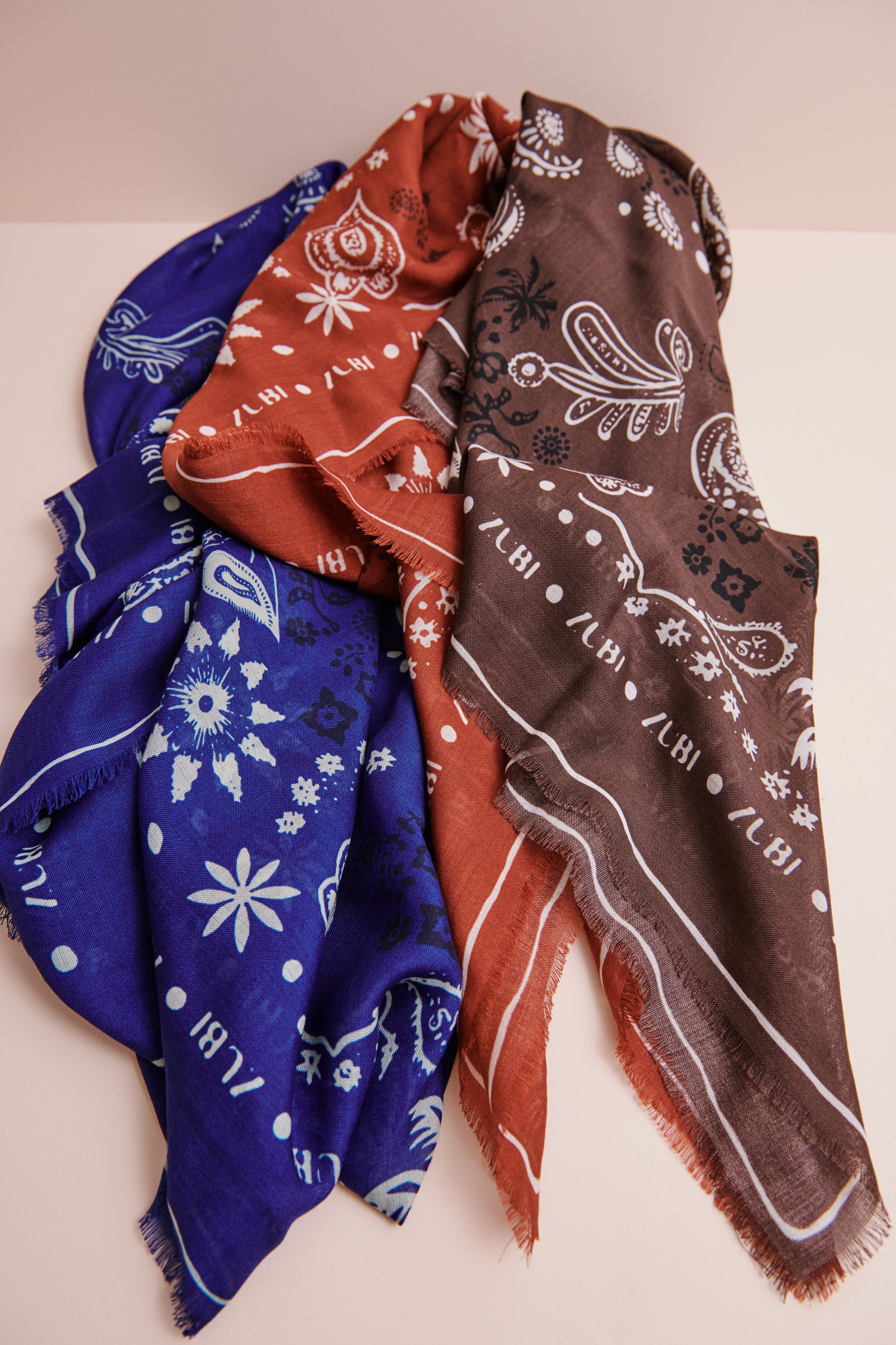 PAÑUELO LANA BANDANA MARRON