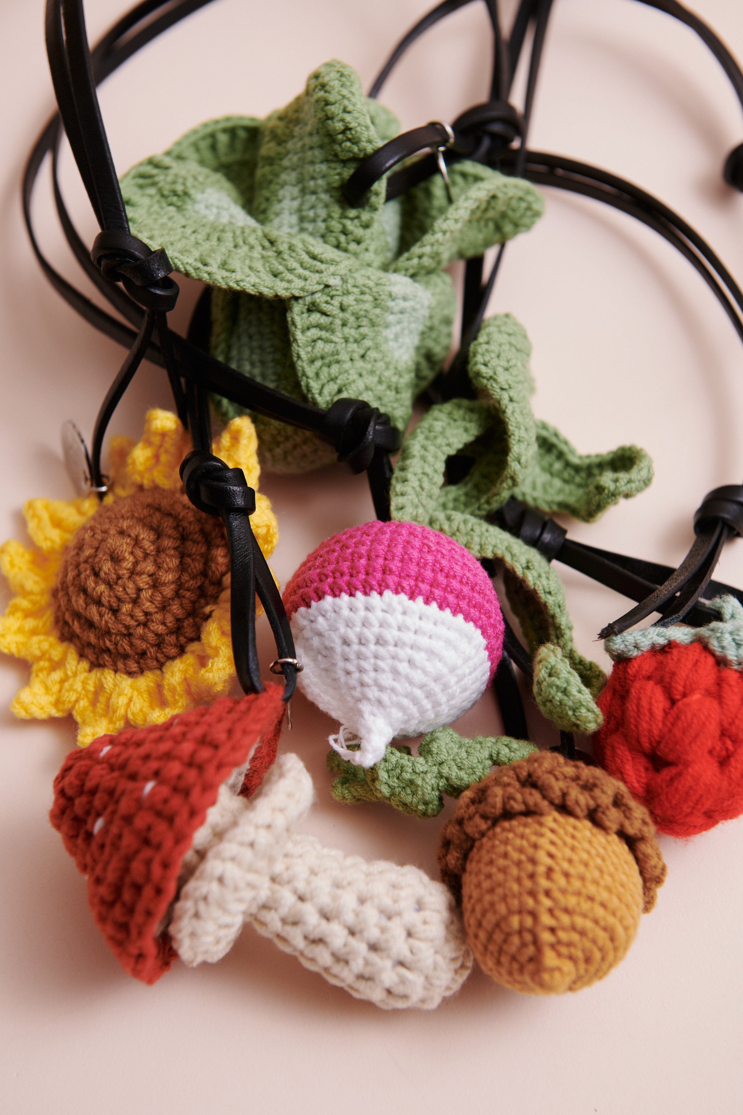 CHARM CROCHET SETA