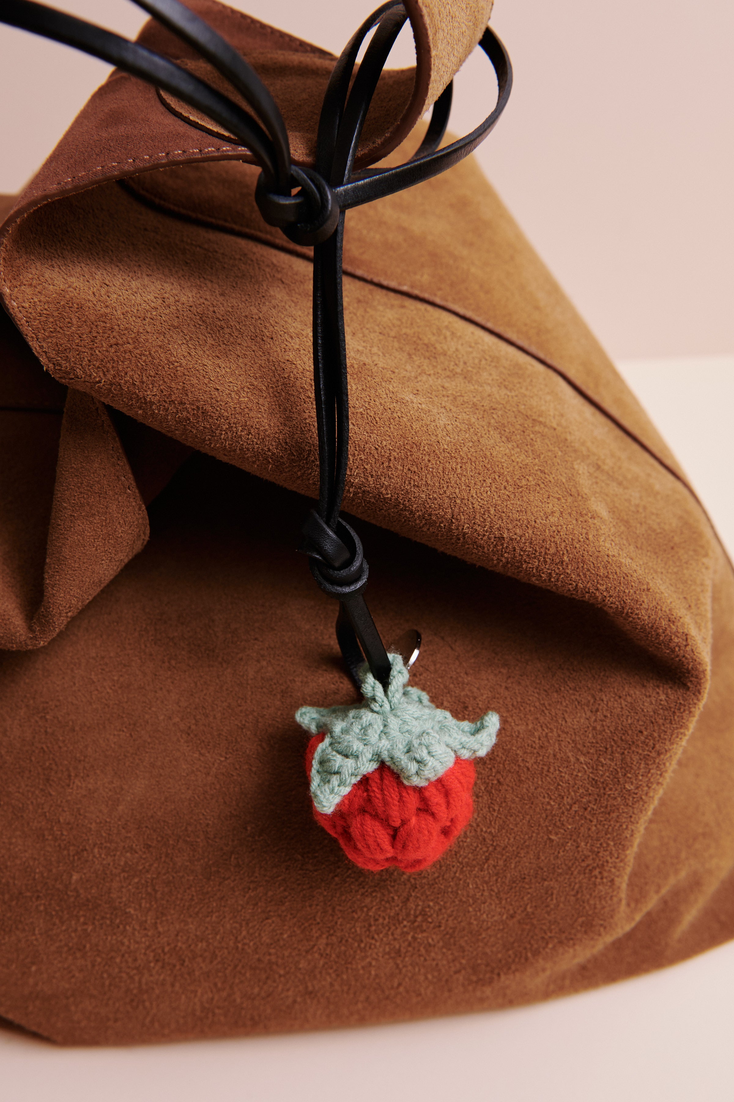 CHARM CROCHET FRAMBUESA