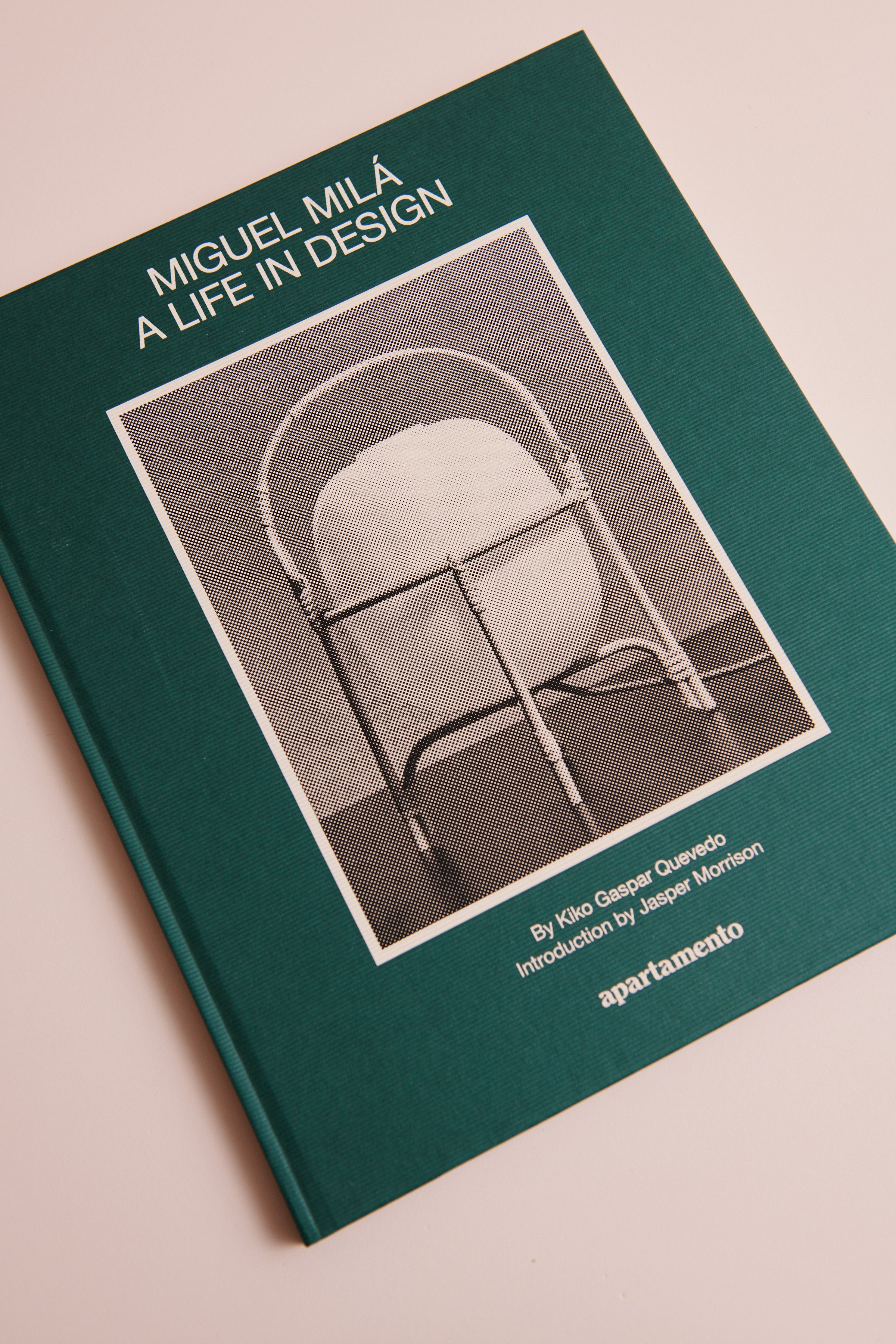 LIBRO A LIFE IN DESIGN de Miguel Milá