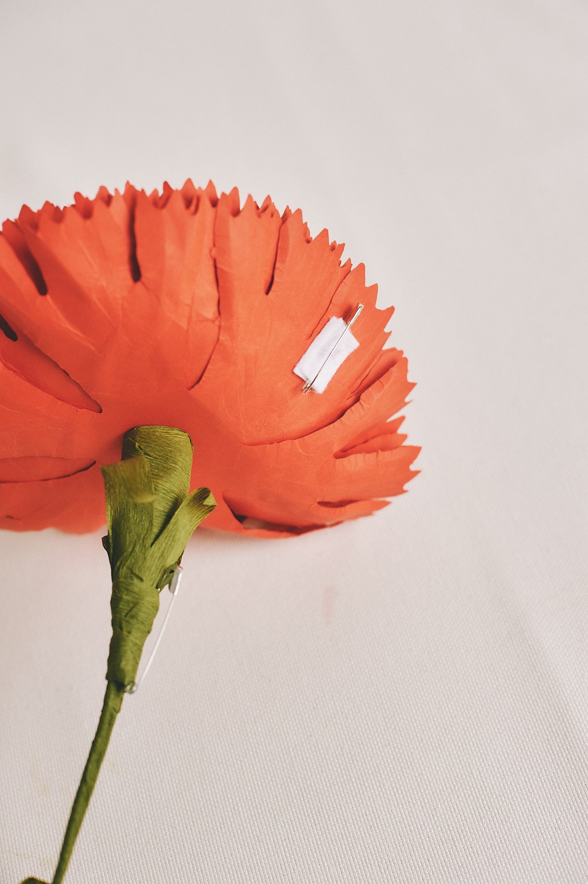 Broche Clavel Rojo con tallo