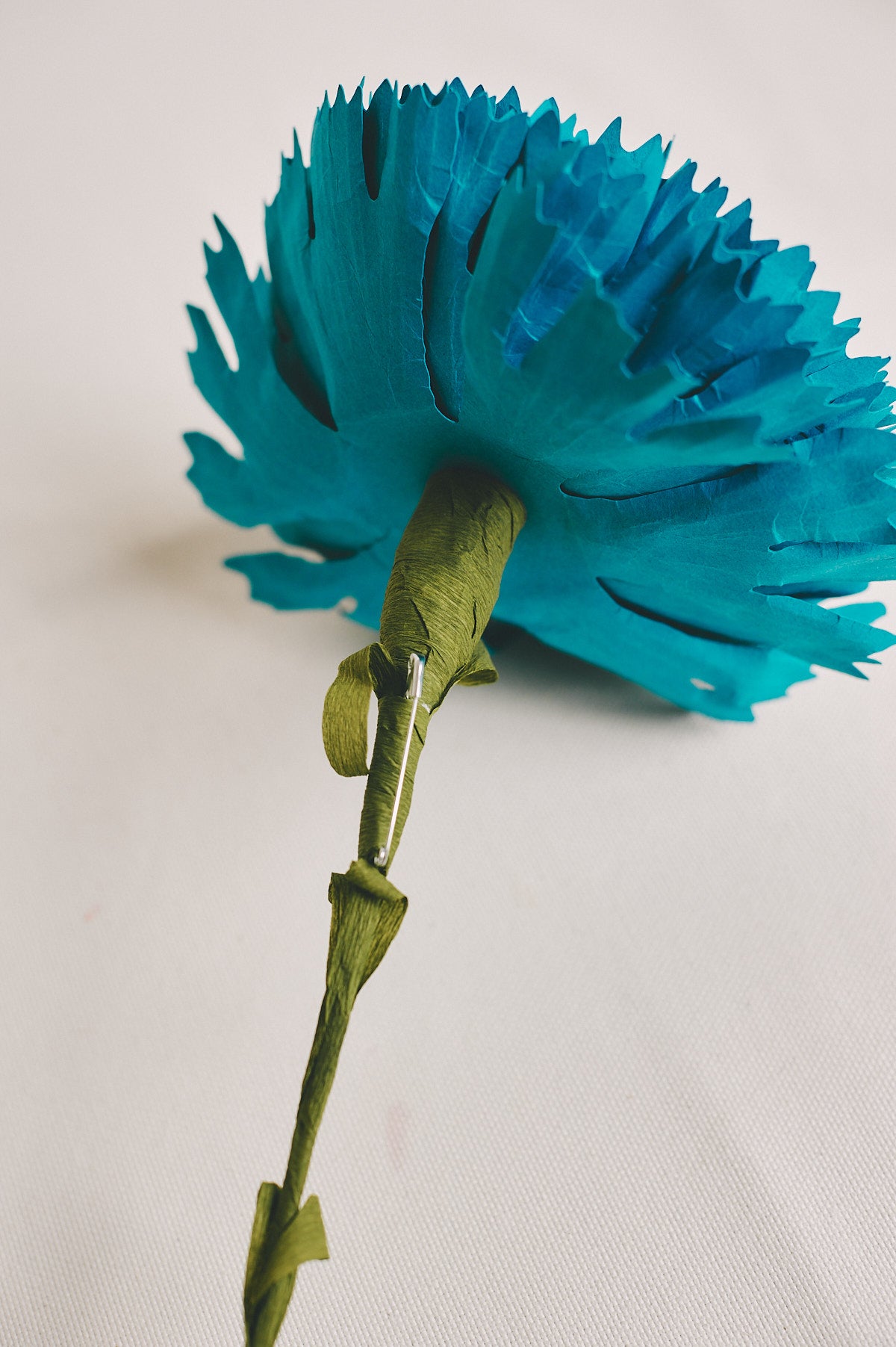 Broche Clavel Azul con tallo