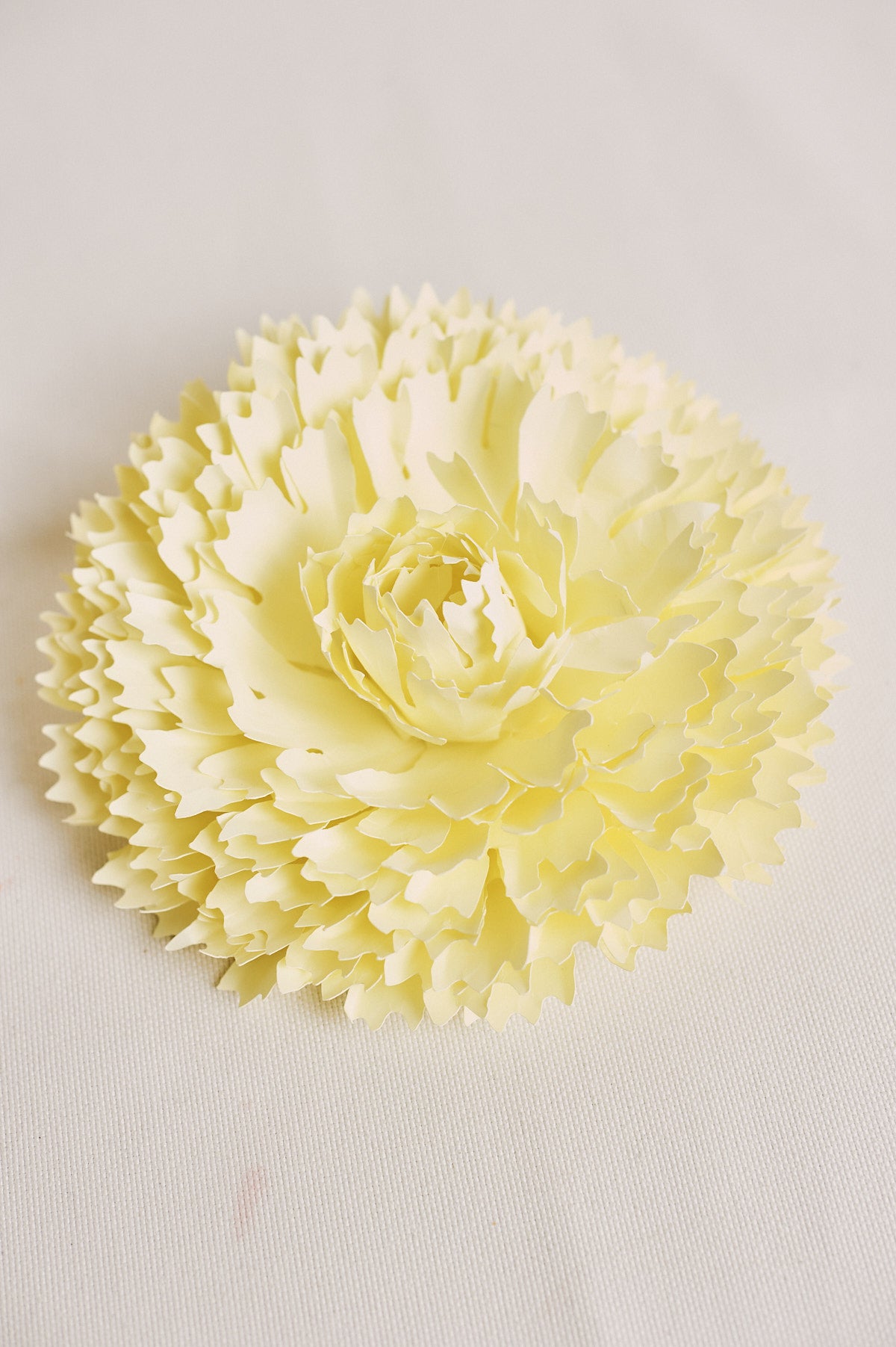 Broche Clavel Amarillo
