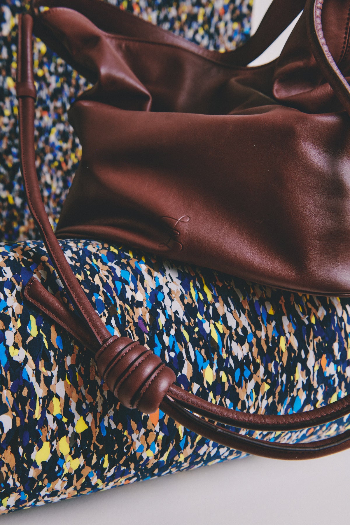 BOLSO CUBO L BURGUNDY