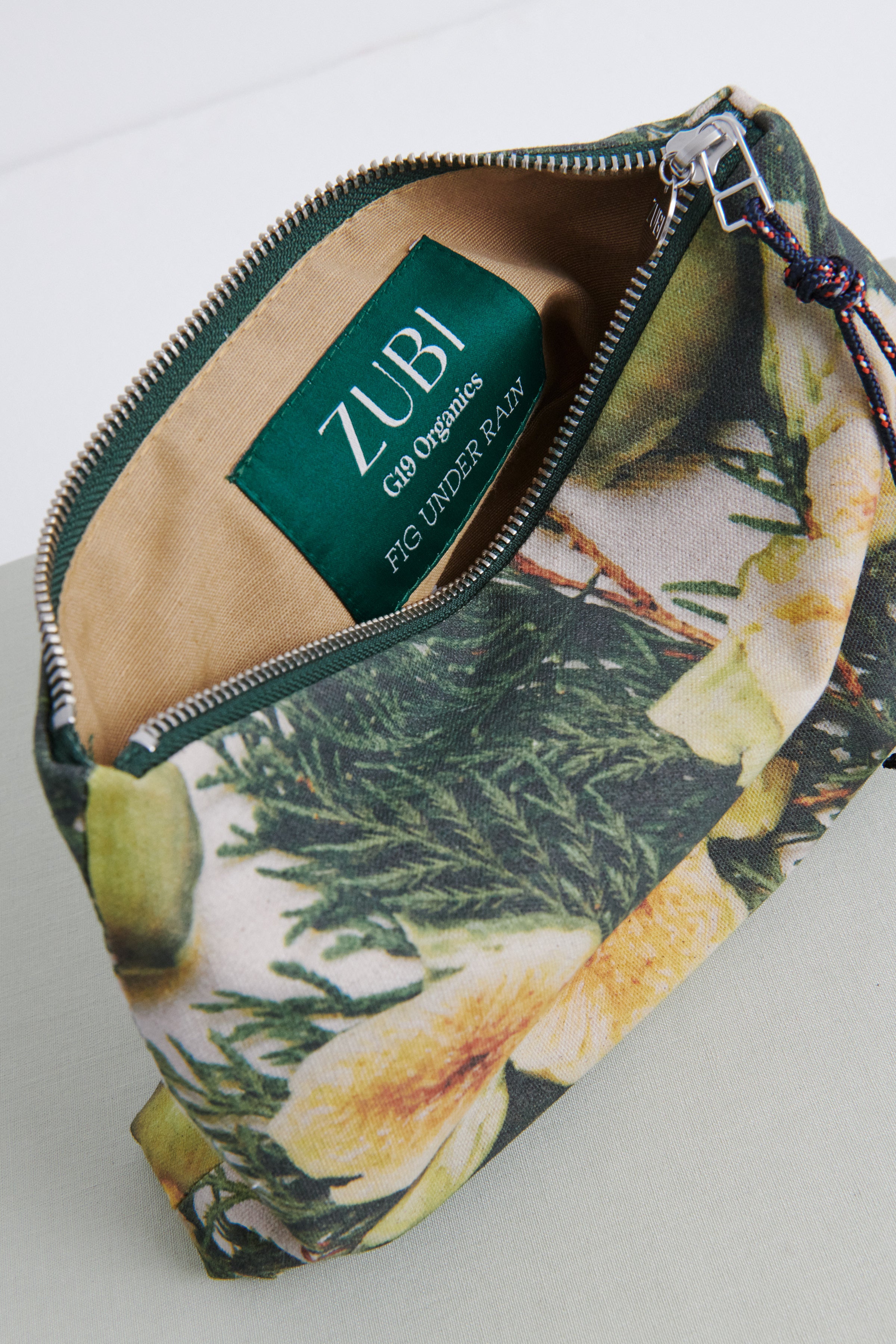 PACK G19 FIG UNDER RAIN