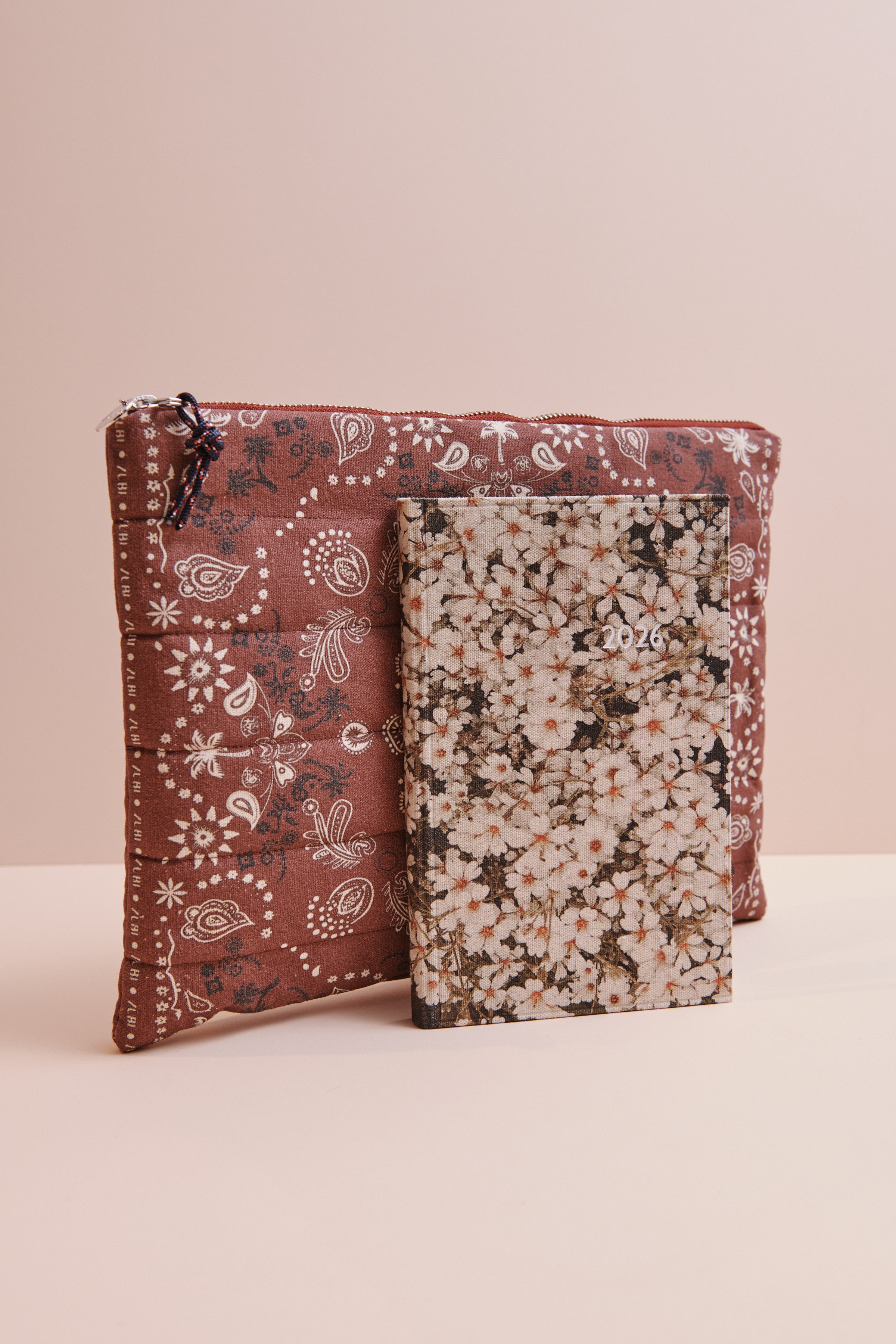 Pack Padded Bandana granate + Agenda Semanal Kolkwitzia