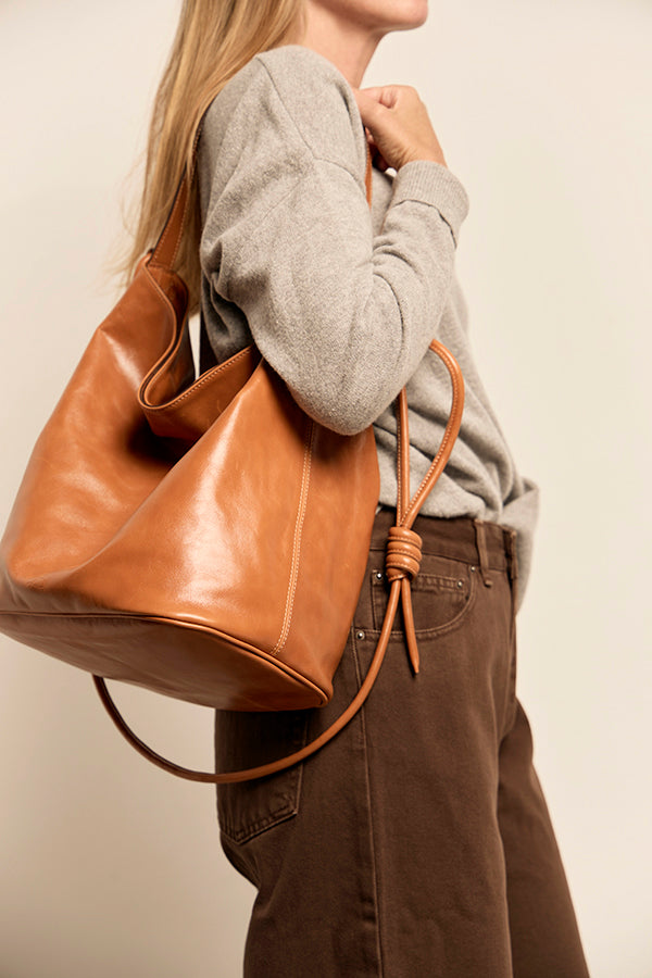 BOLSO CUBO L COGNAC ANILINA