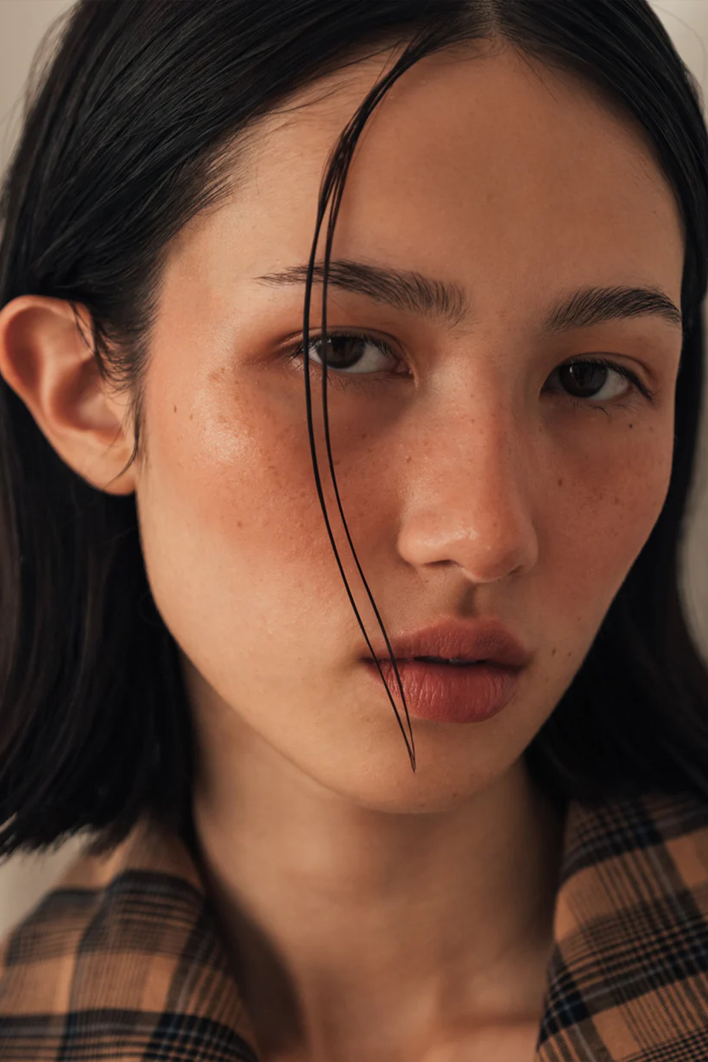 BÁLSAMO PARA LABIOS Y MEJILLAS Woodrose ROWSE