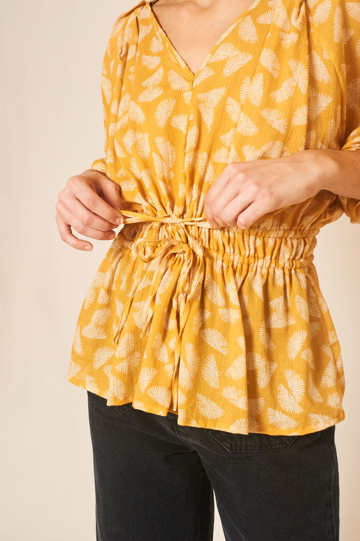 mustard artá blouse