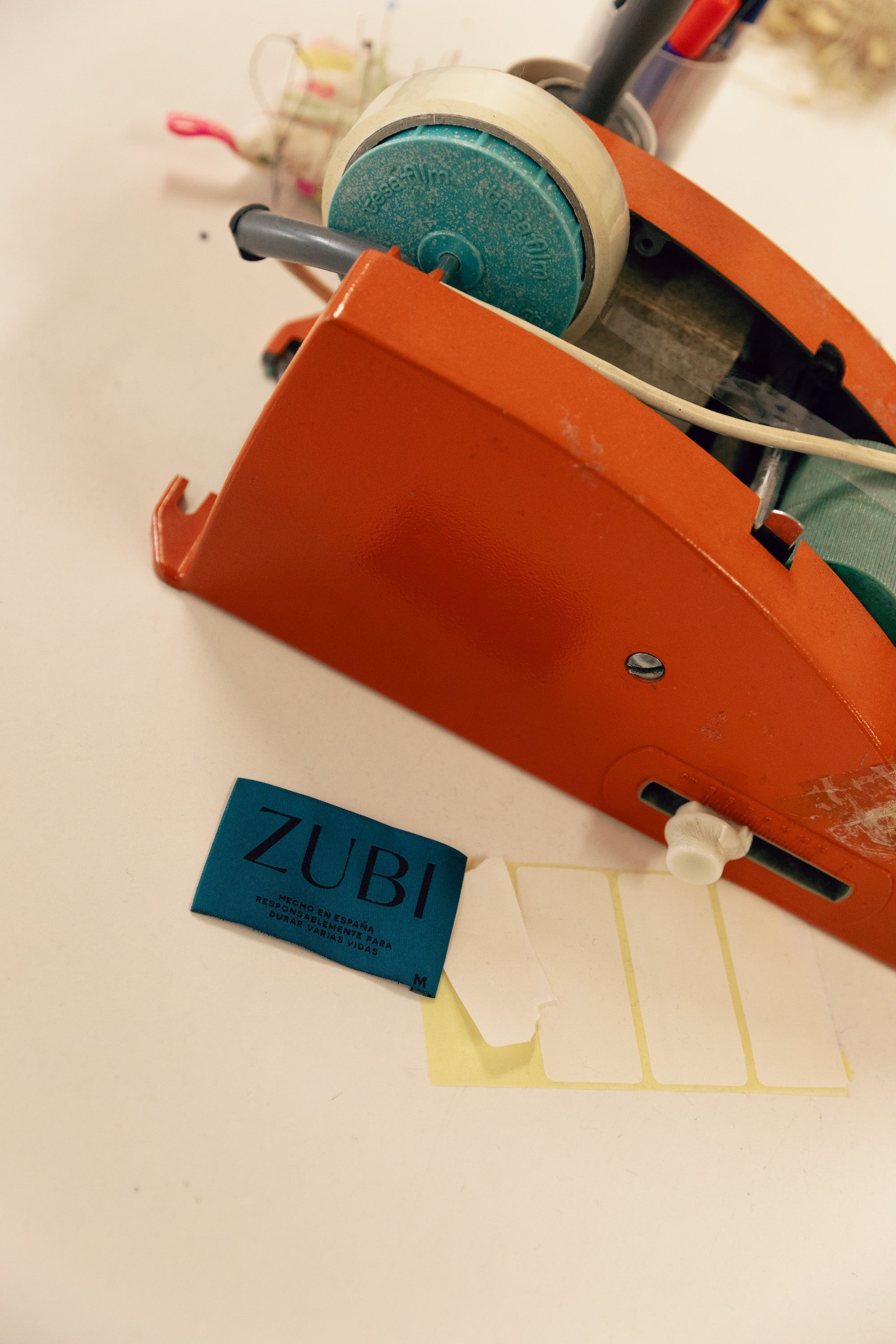 Hoy empieza la siguiente vida de mucha de nuestra ropa.