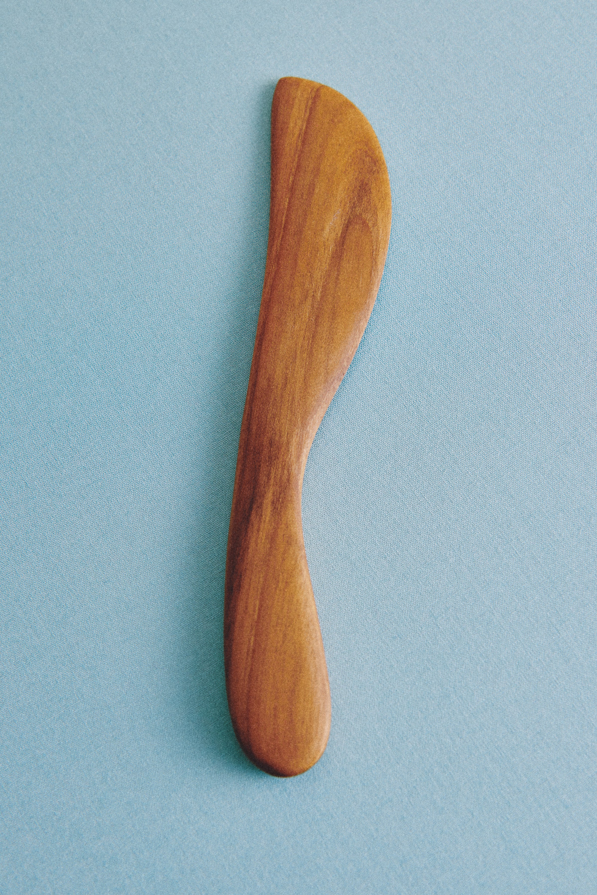 Cuchillo de teca para mantequilla