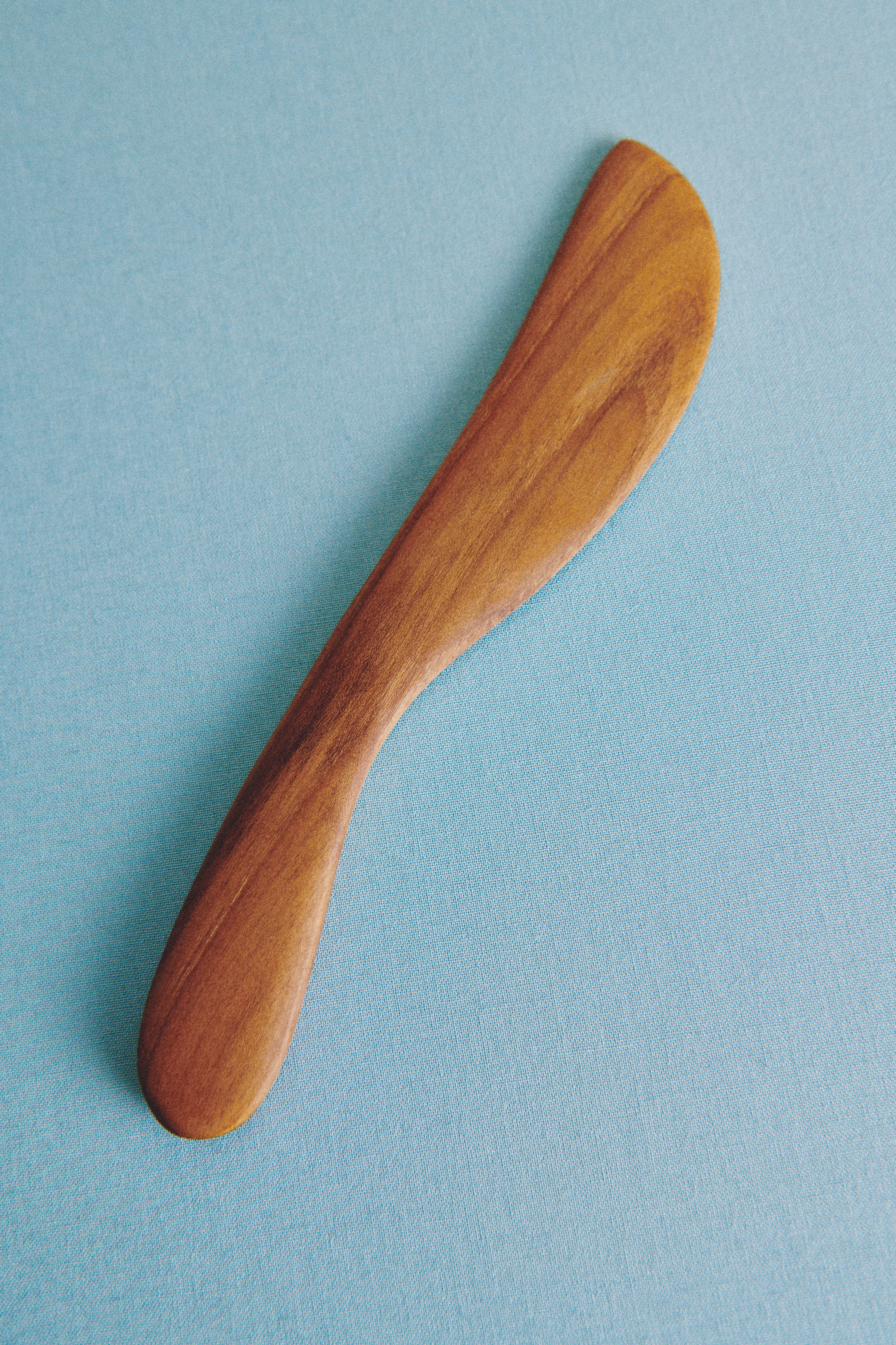 Cuchillo de teca para mantequilla