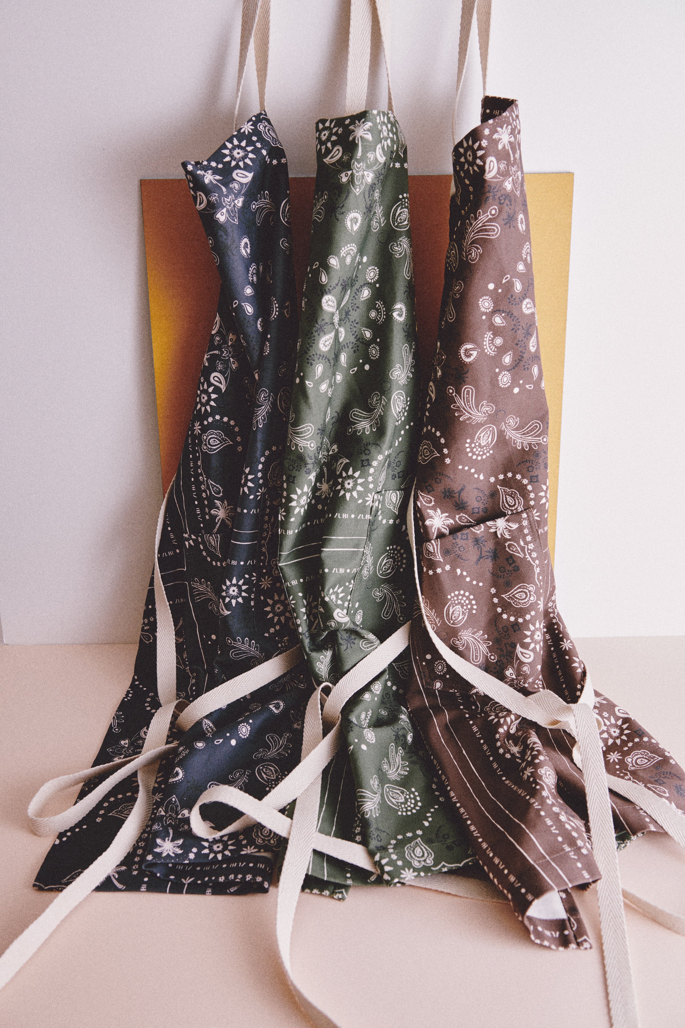 MANDIL BANDANA MARRON