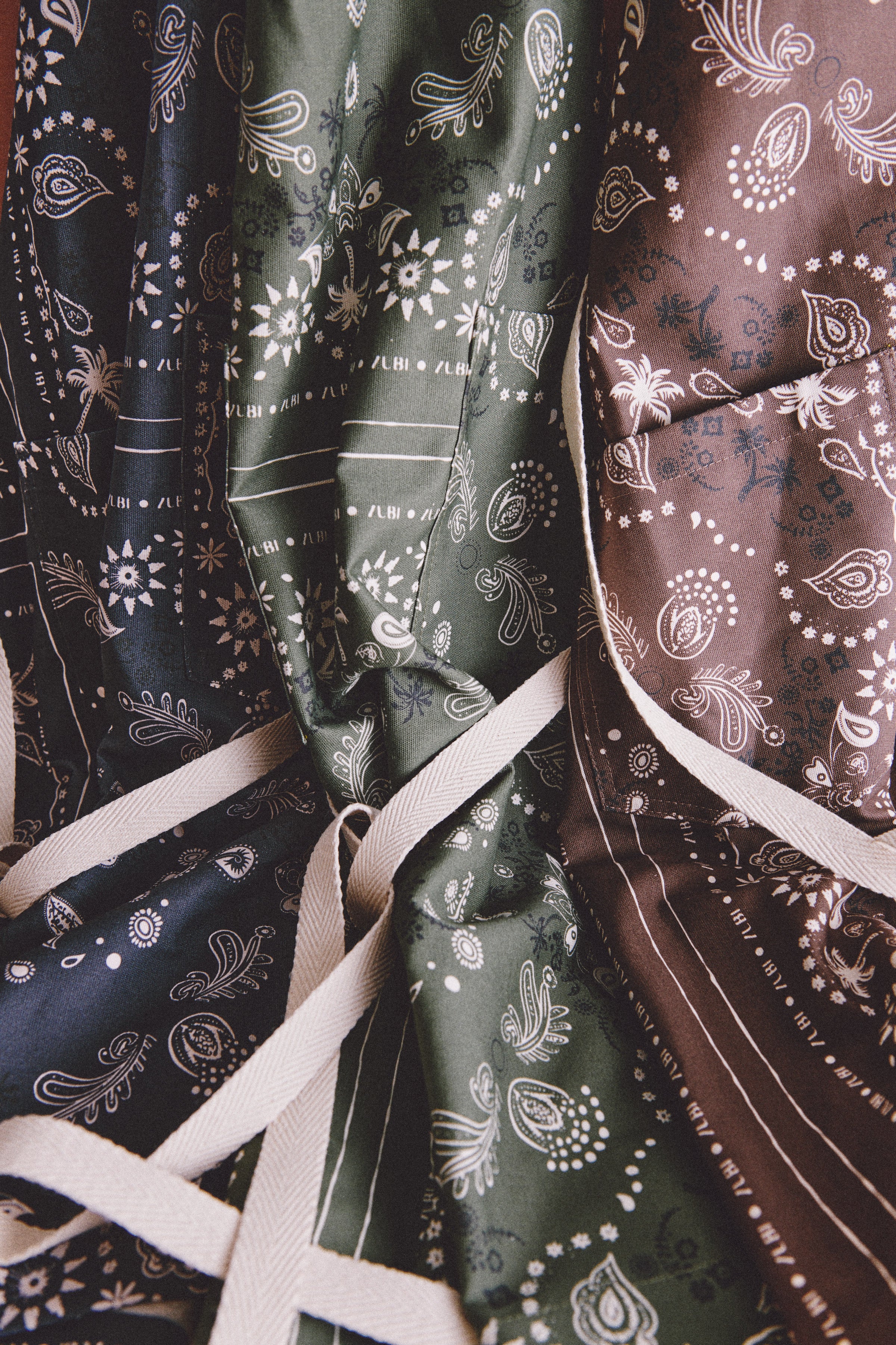 MANDIL BANDANA MARRON