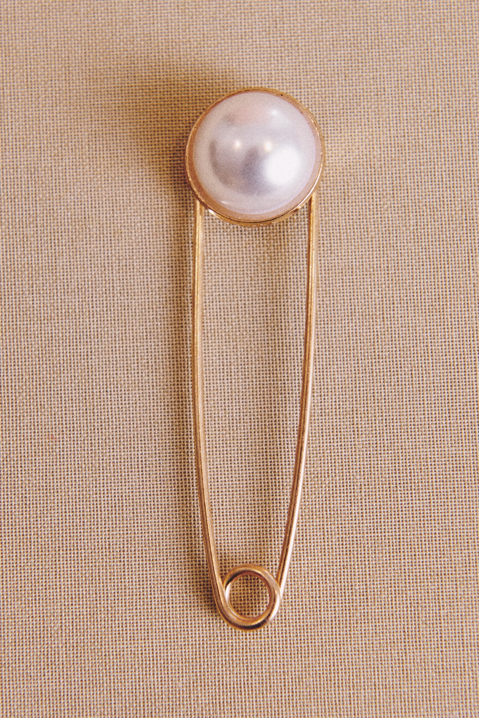 Broche imperdible perla