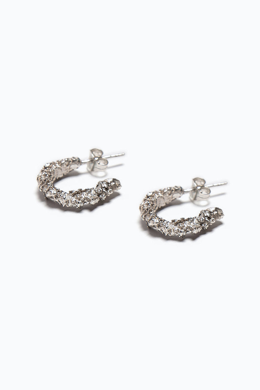 Yonguei silver hoop earring