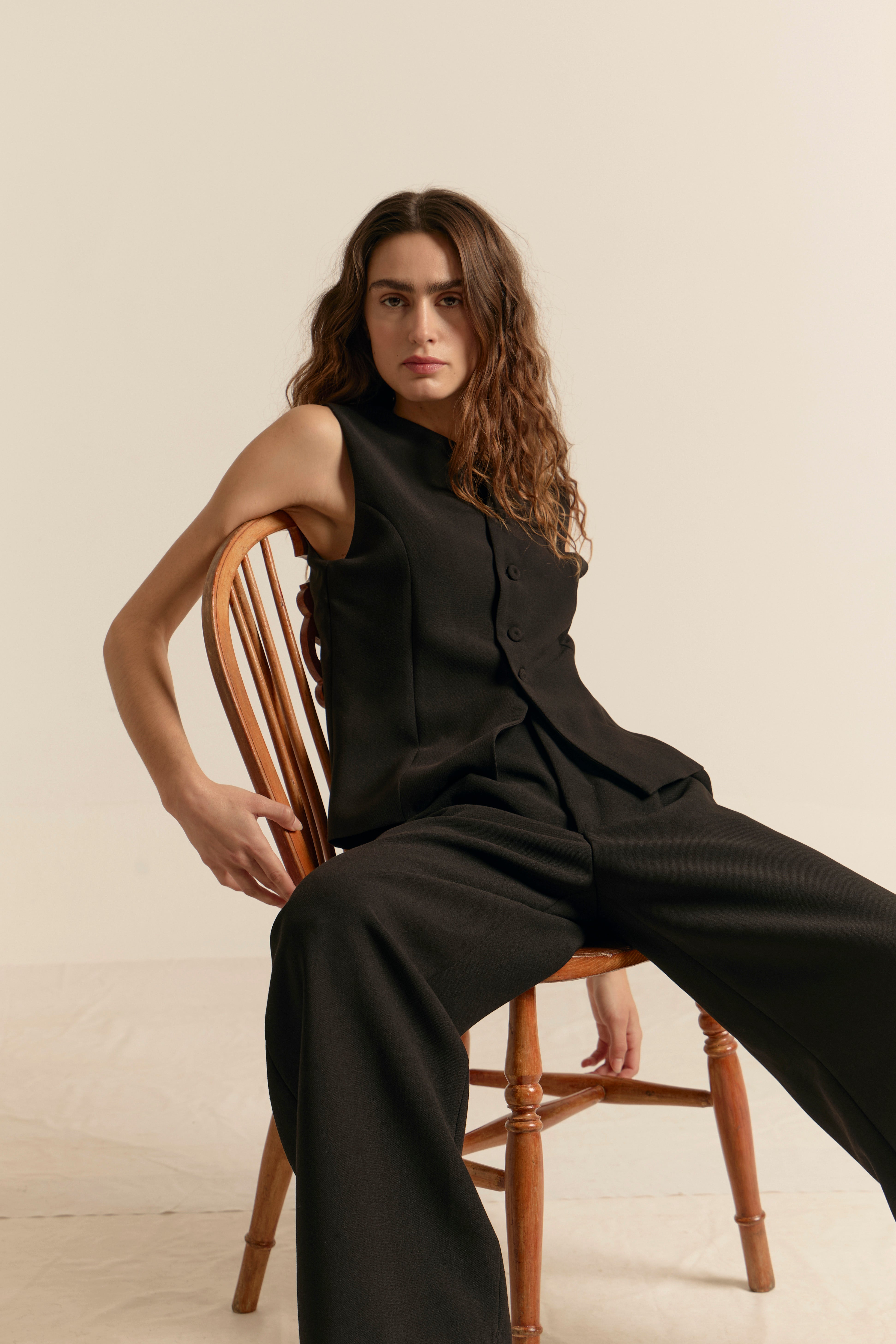 TRAJE CHALECO CHLOE + ANNIE NEGRO