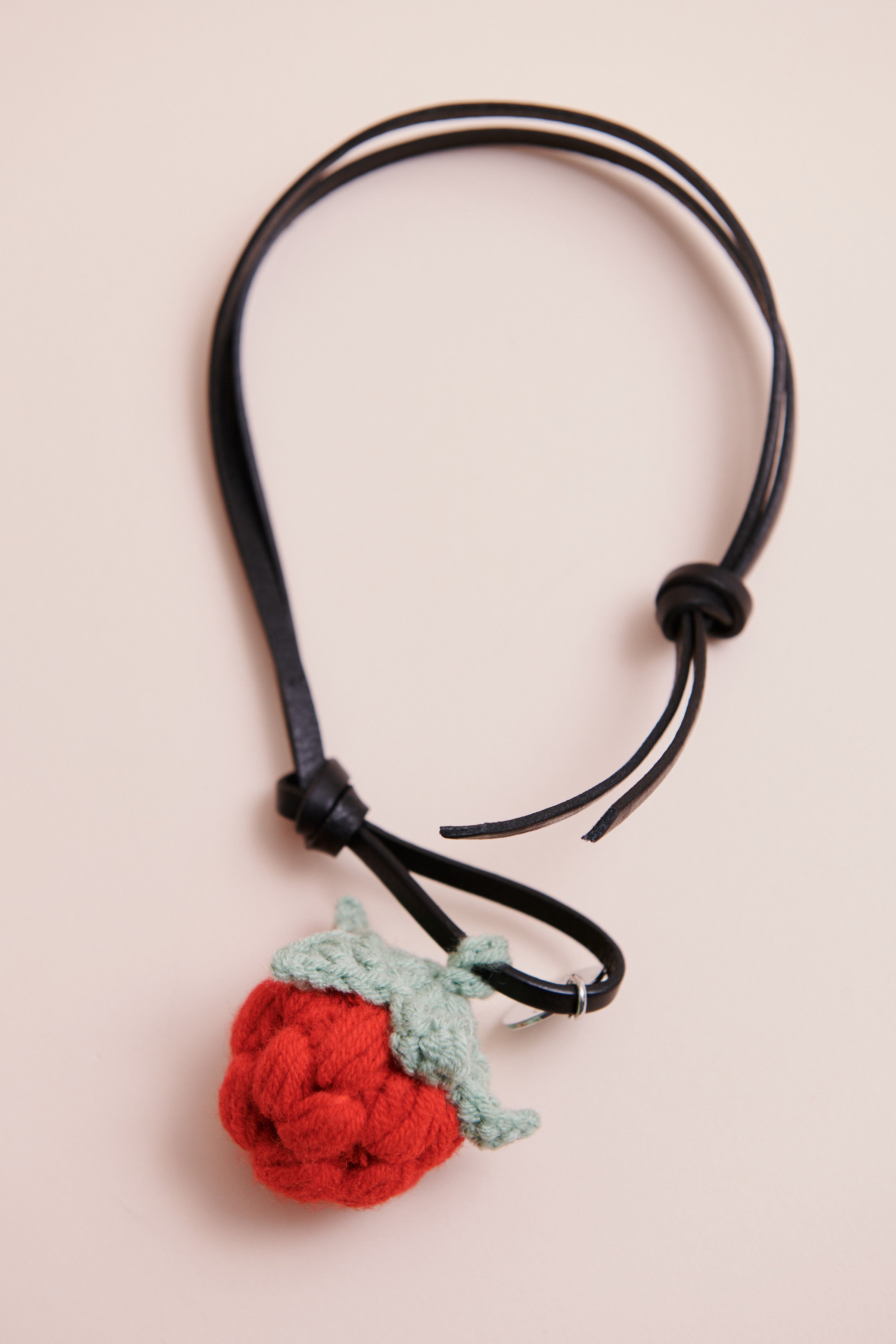 CHARM CROCHET FRAMBUESA