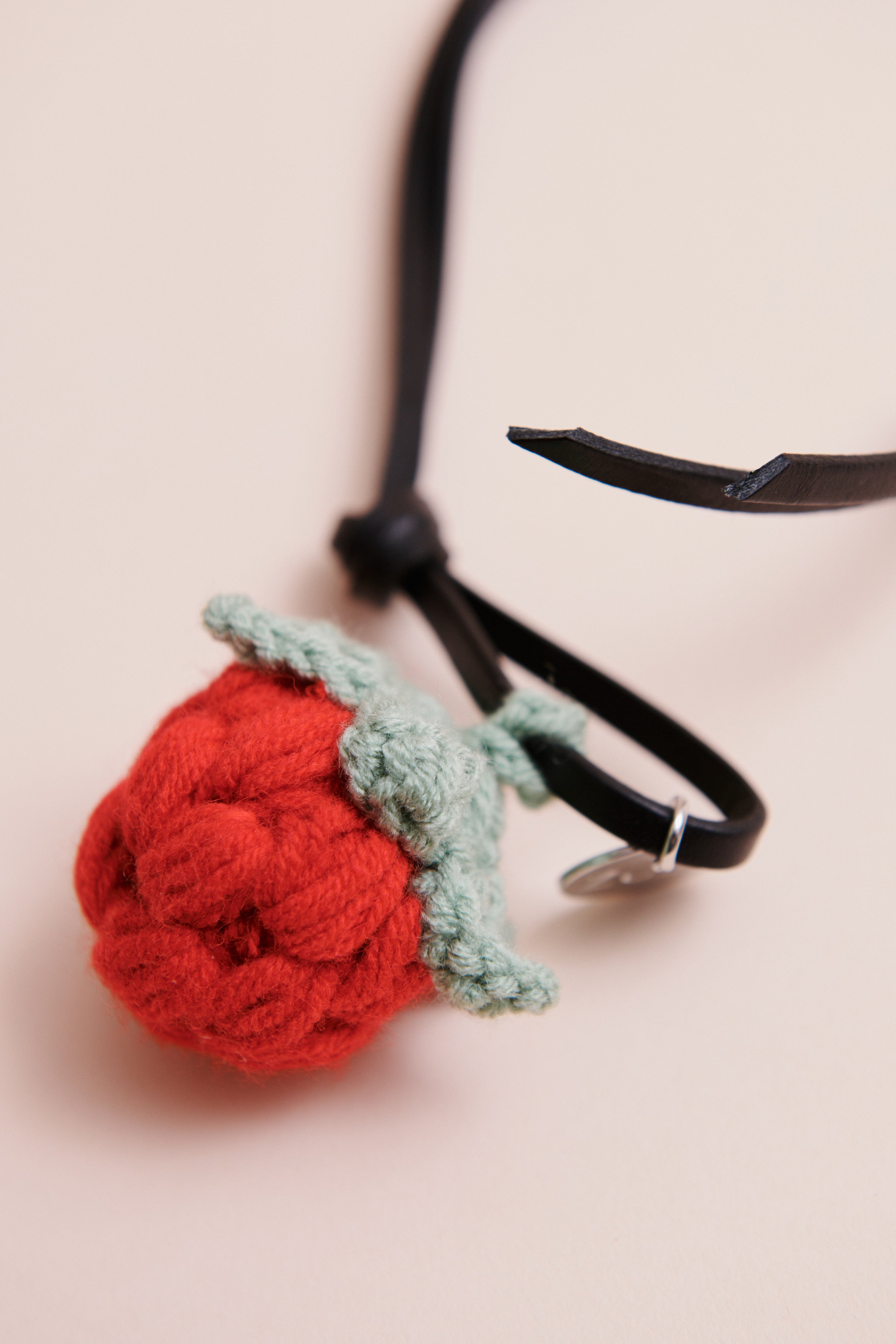 CHARM CROCHET FRAMBUESA