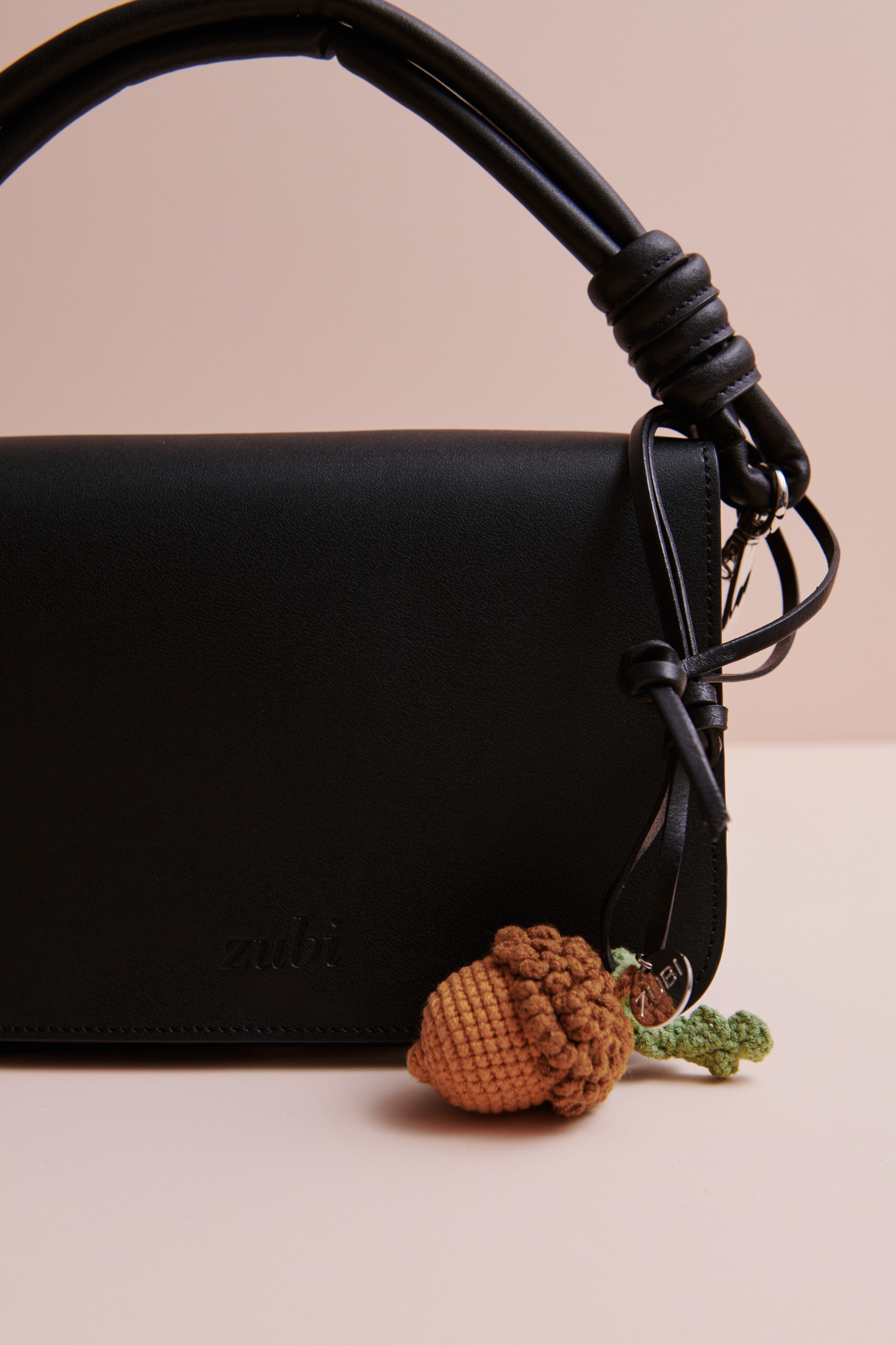 CHARM CROCHET BELLOTA