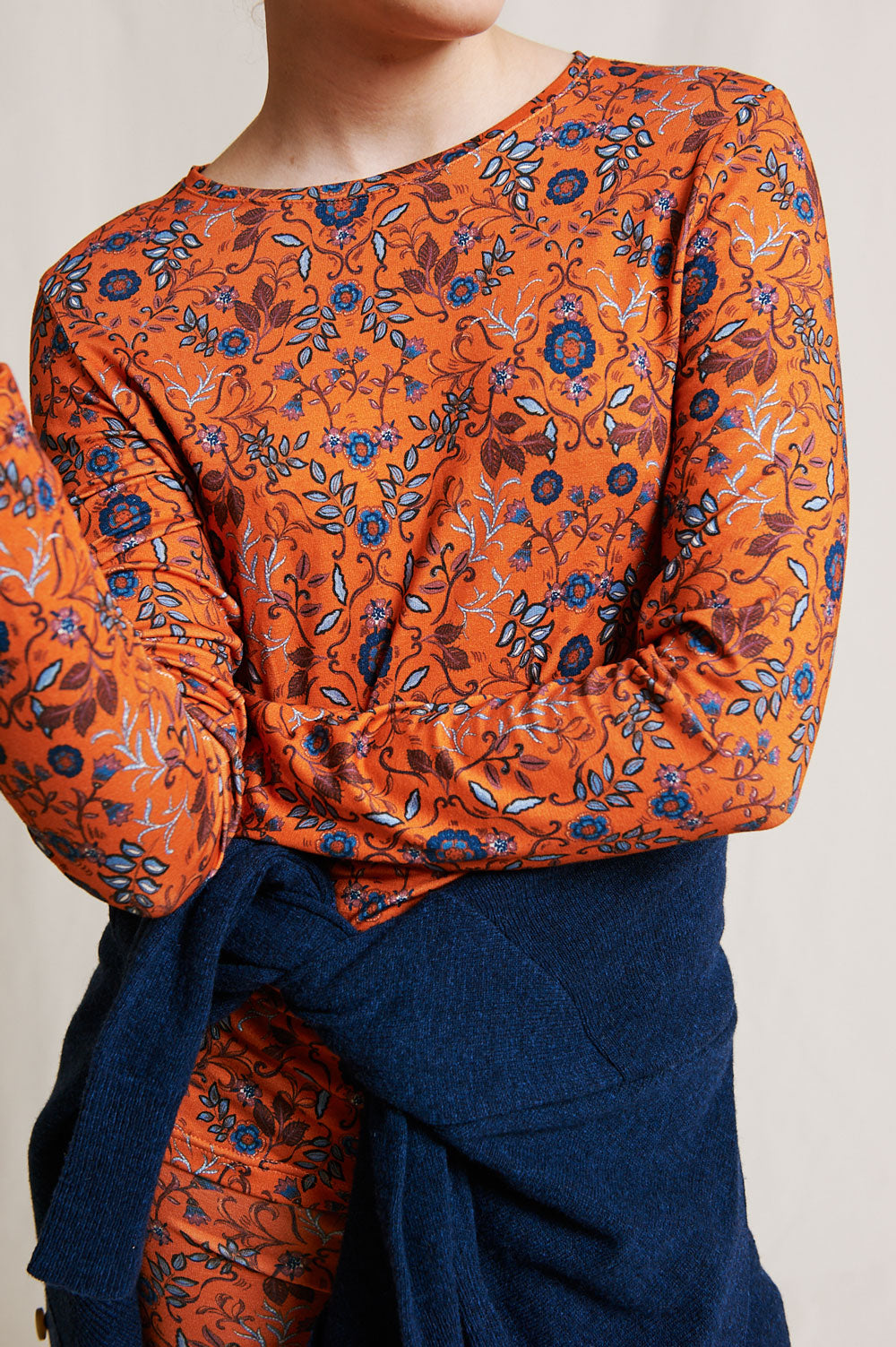top antje estampado naranja