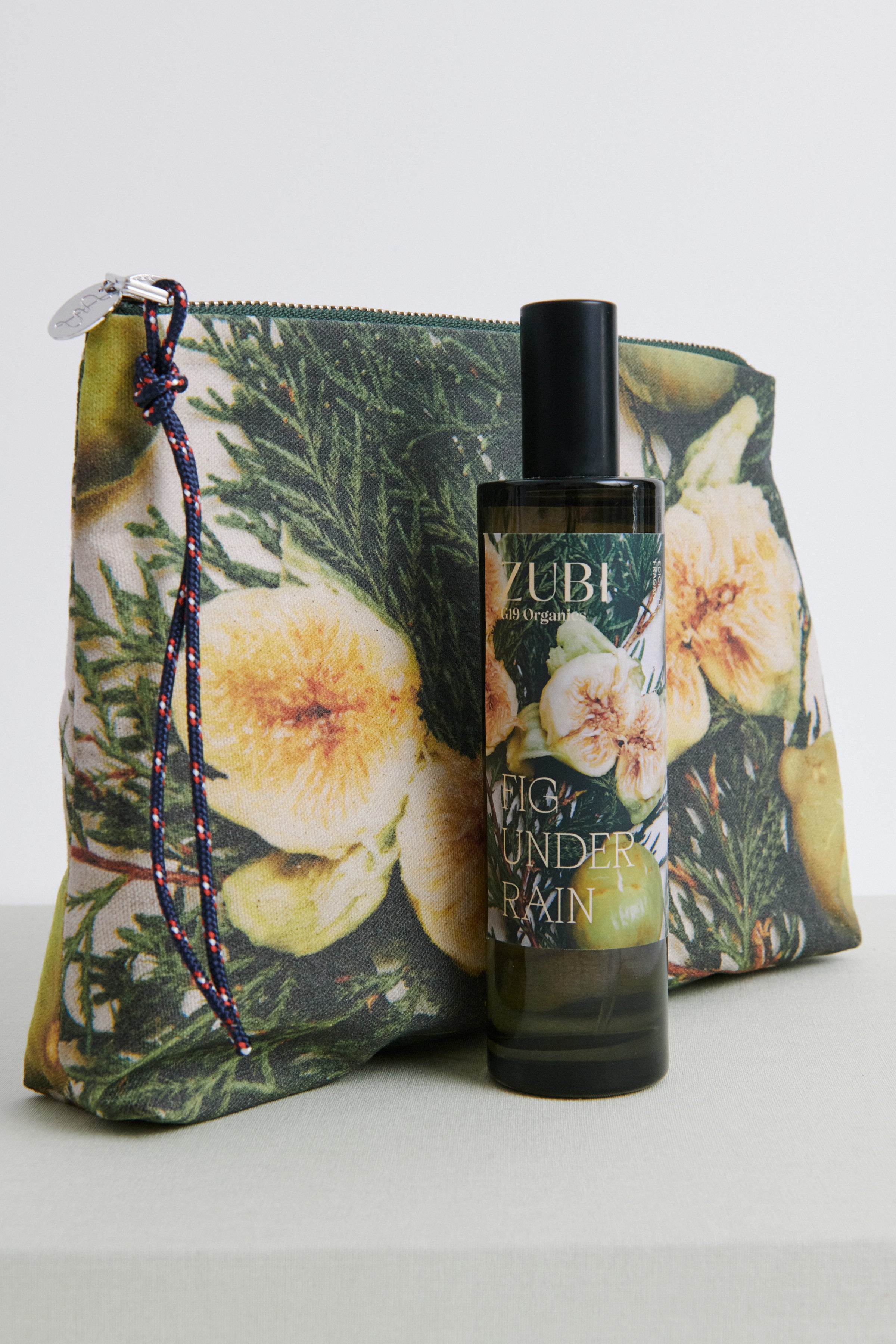 PACK G19 FIG UNDER RAIN