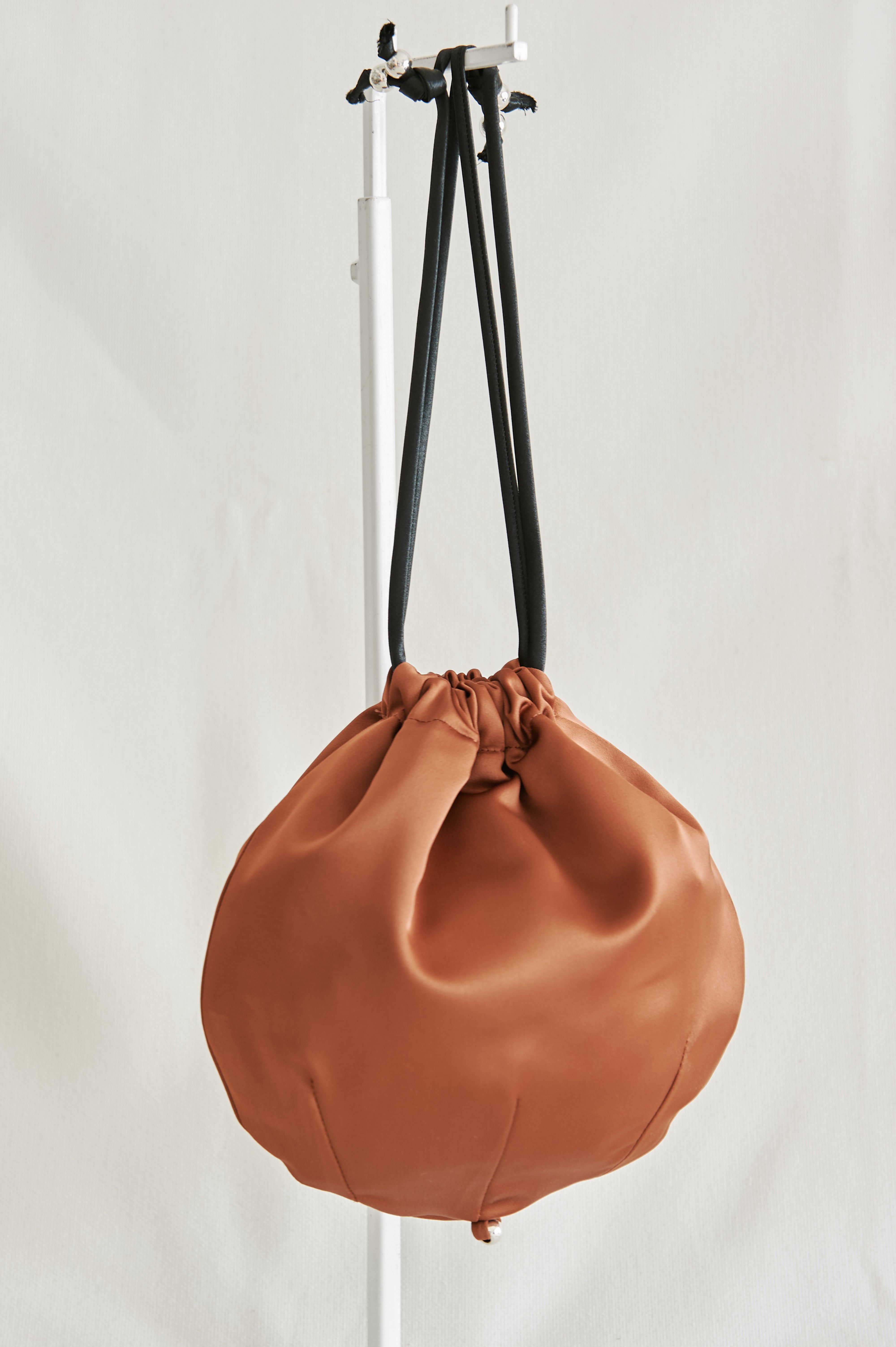 BOLSO BOMBÓN BRONCE