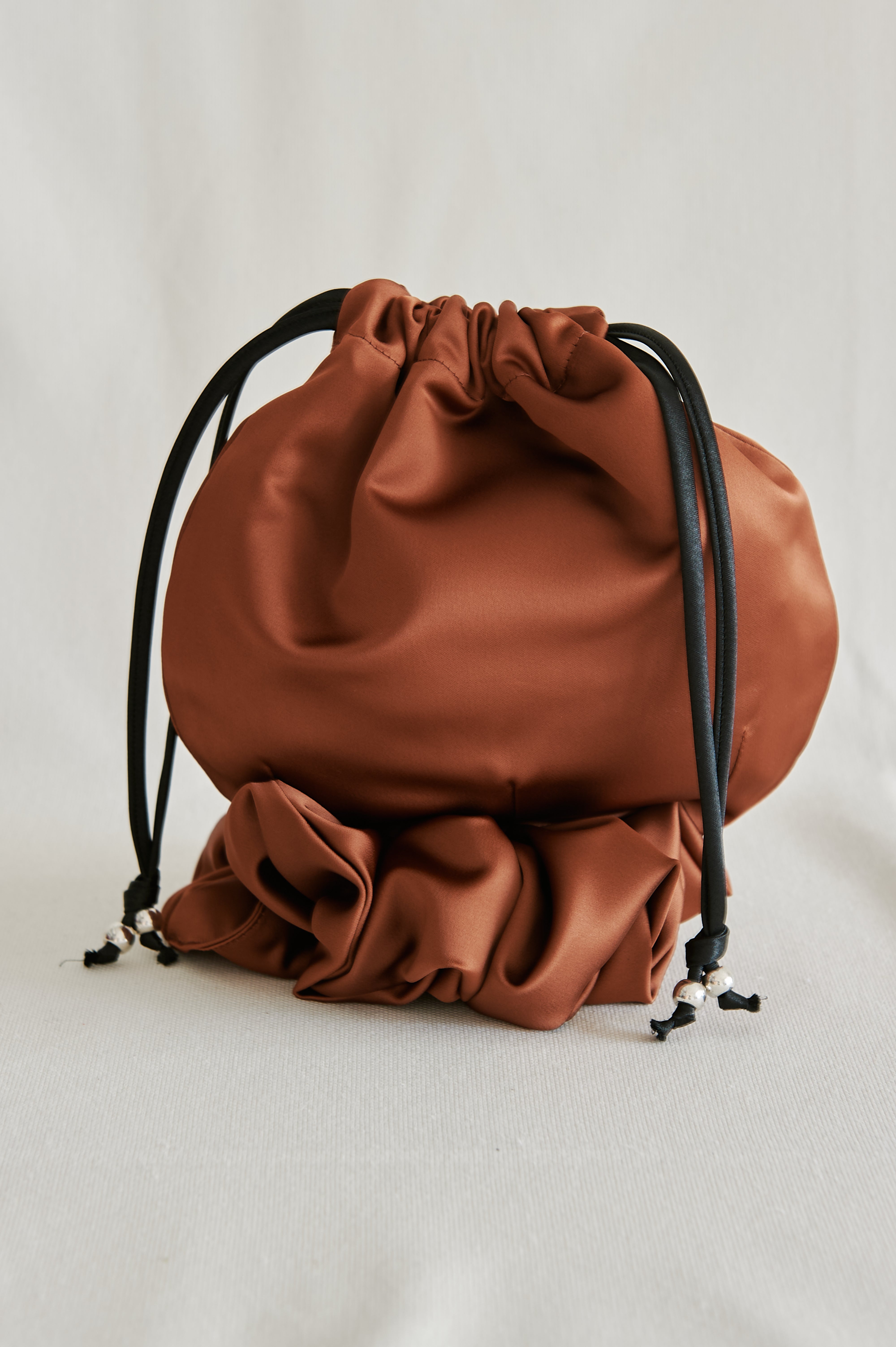 BOLSO BOMBÓN BRONCE