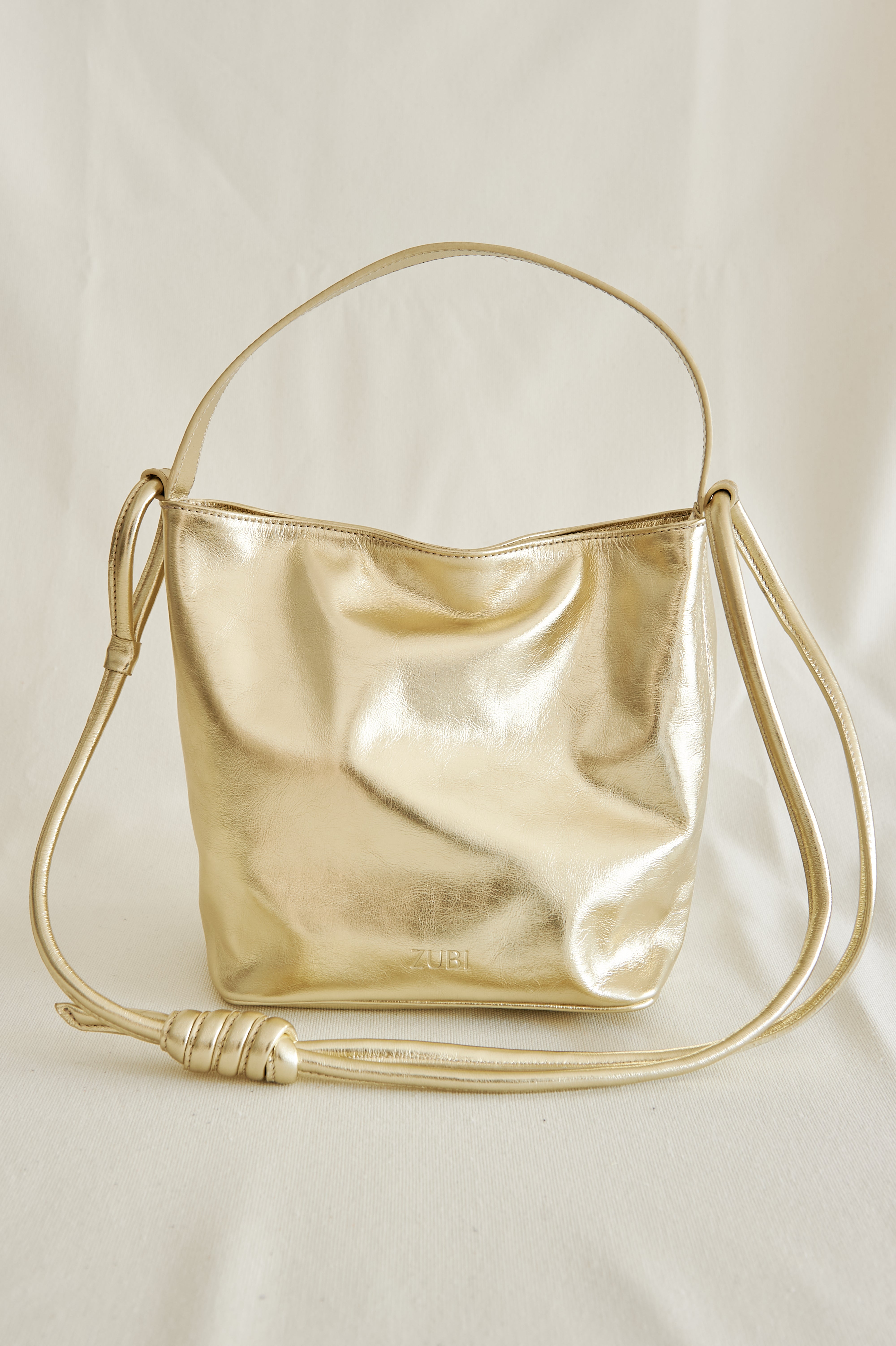 BOLSO CUBO M DORADO