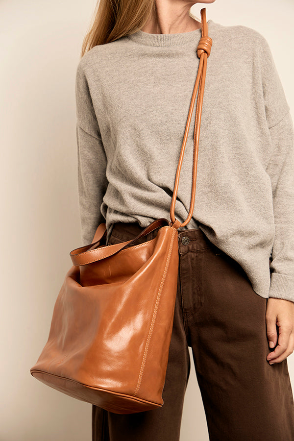 BOLSO CUBO L COGNAC ANILINA