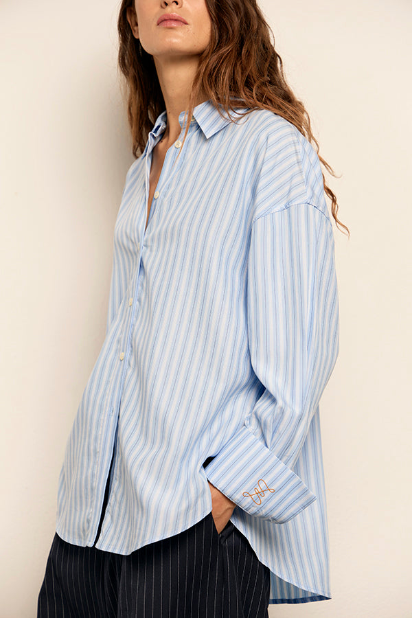 camisa de rayas amplia